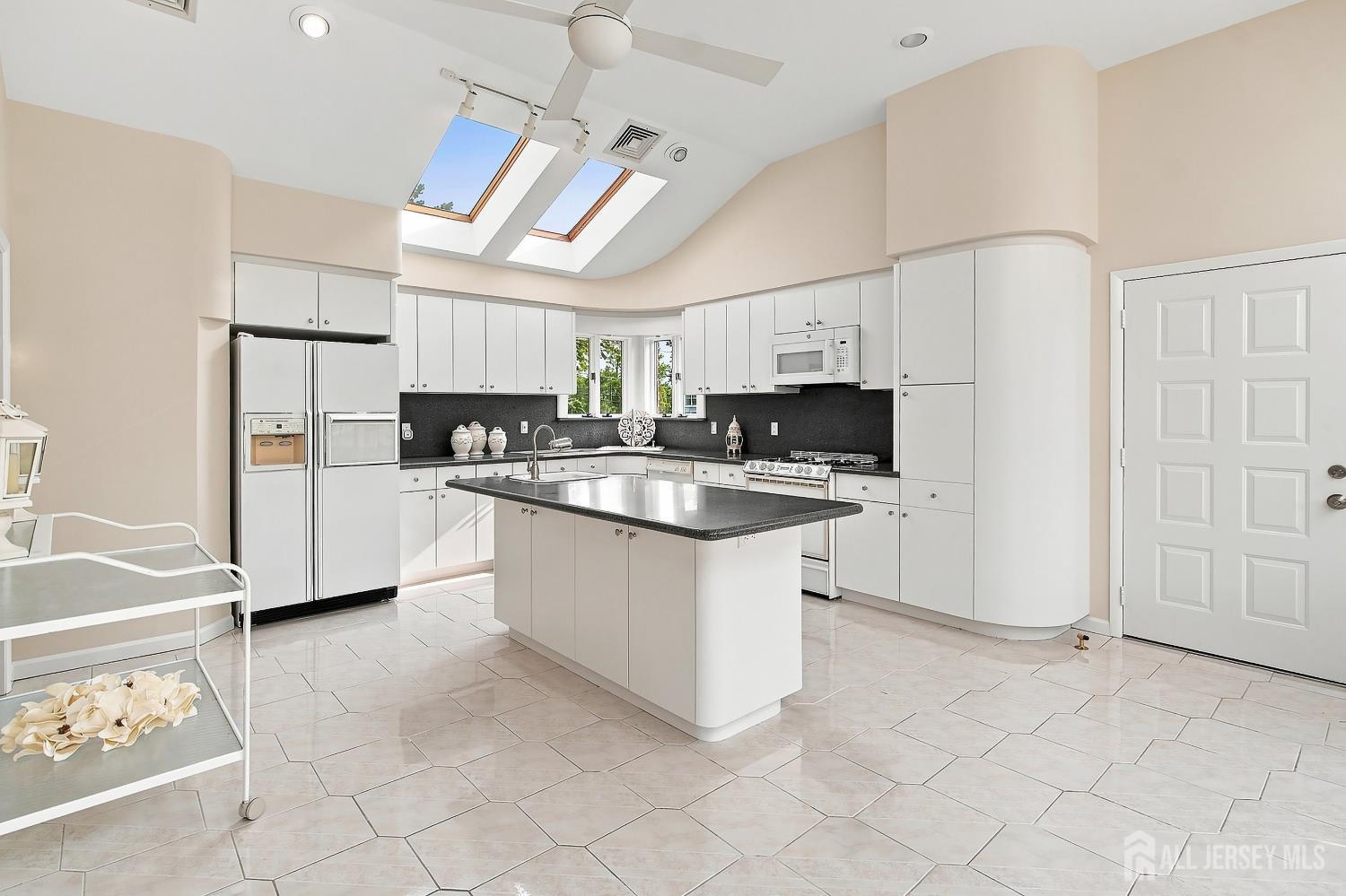 189 Kensington Avenue, Colonia, NJ, 07067 image 21