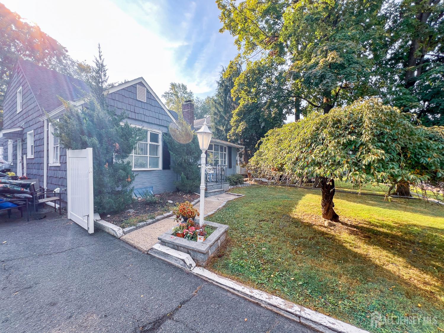 1295 Marion Avenue Image 2