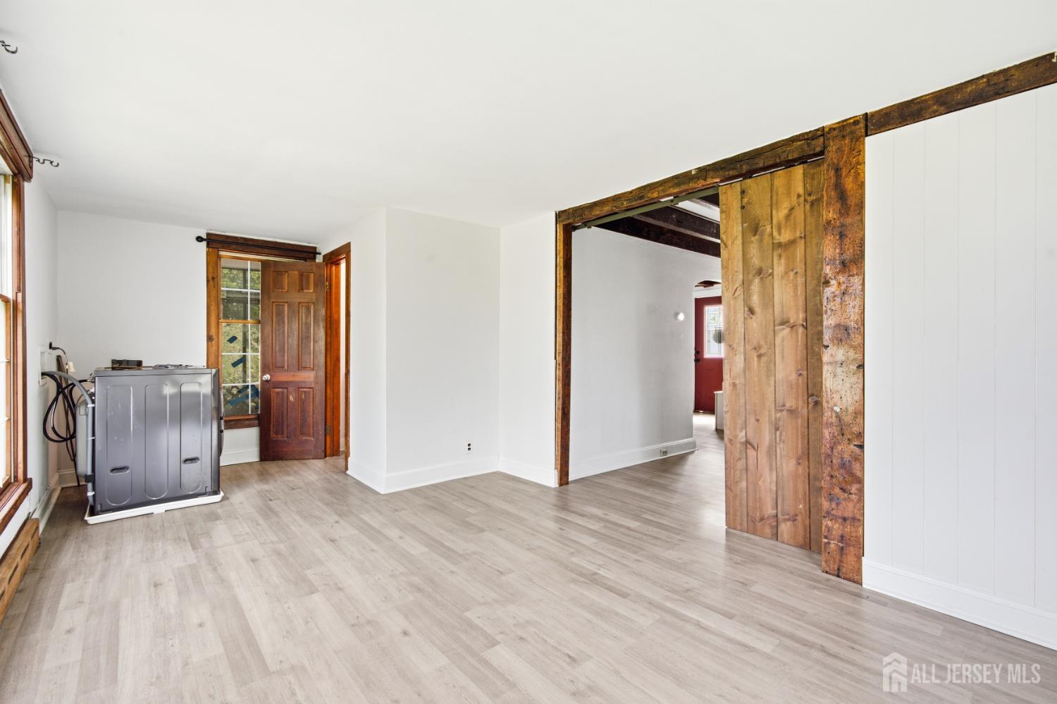 891 Amwell Road Image 5
