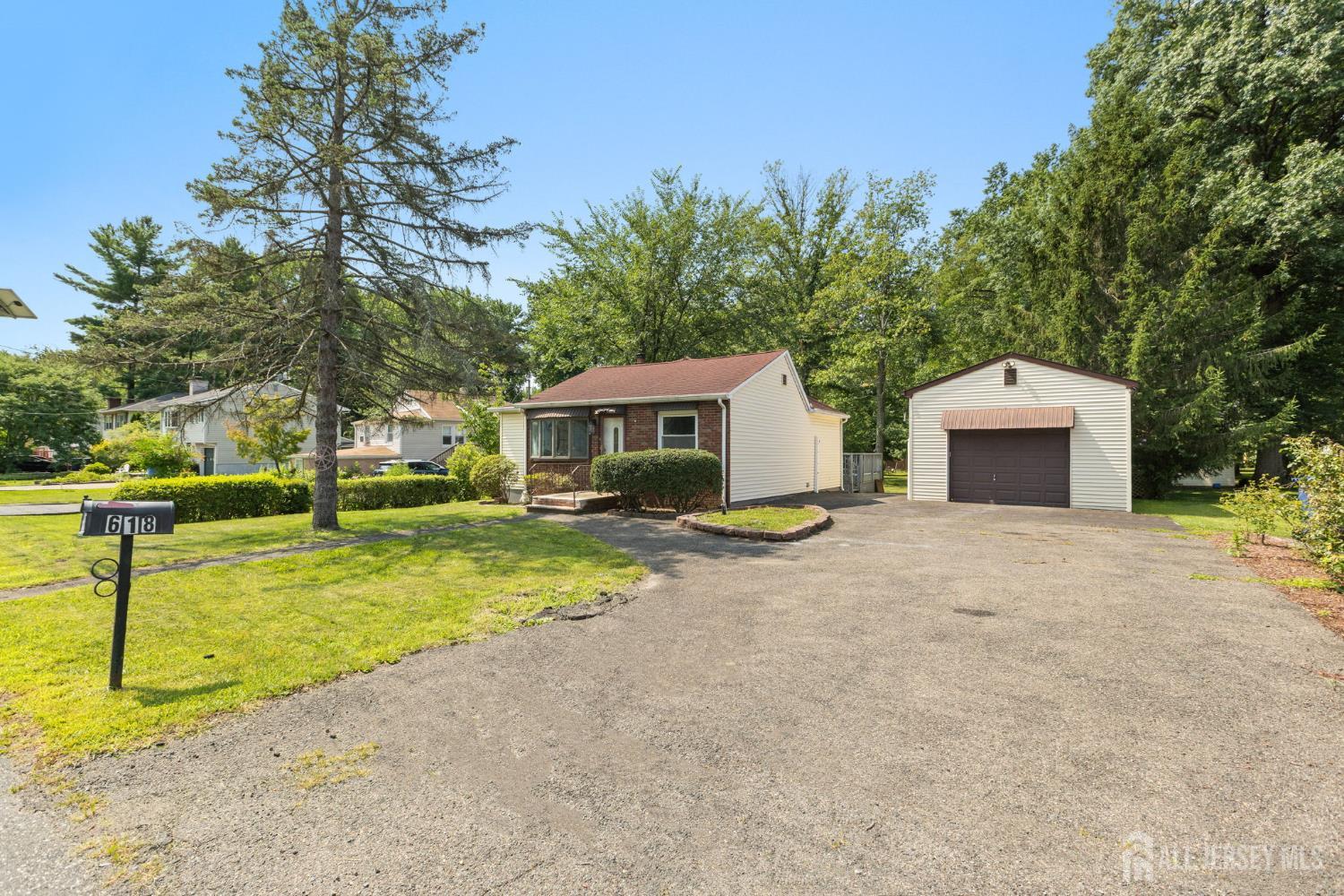 618 Wood Avenue Image 2