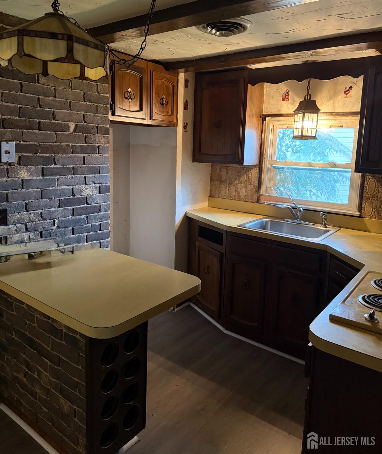 38 Raritan Avenue Image 3