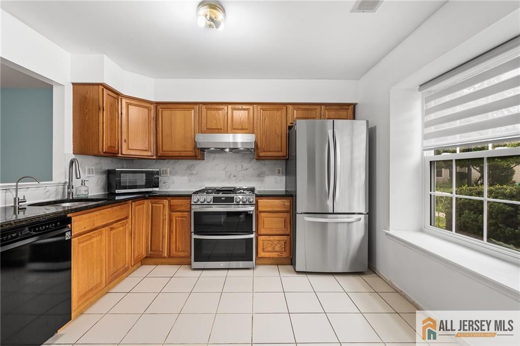 11 Canterbury Circle, Franklin, NJ, 08873 image 8