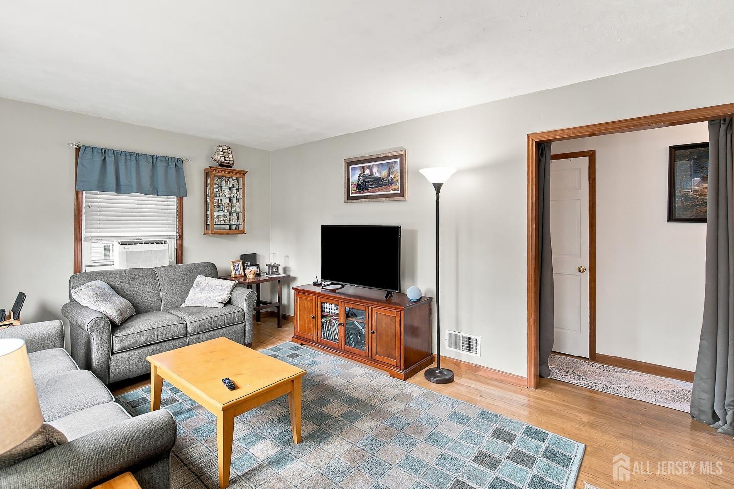 6 Burnham Road Image 4