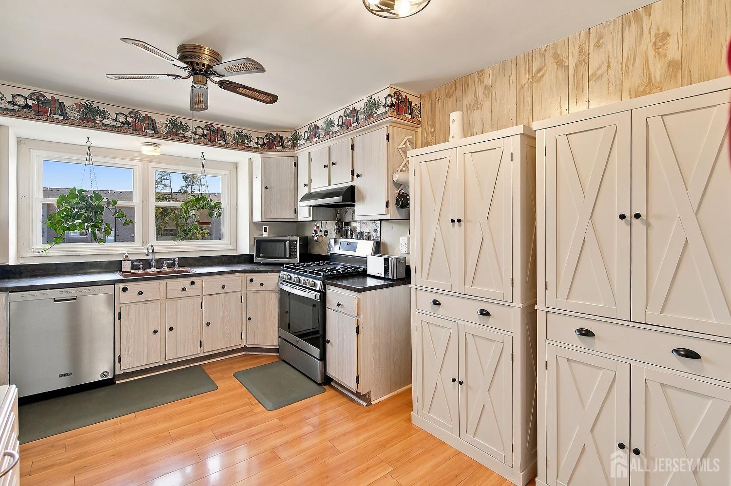 921 Robin Road Image 5