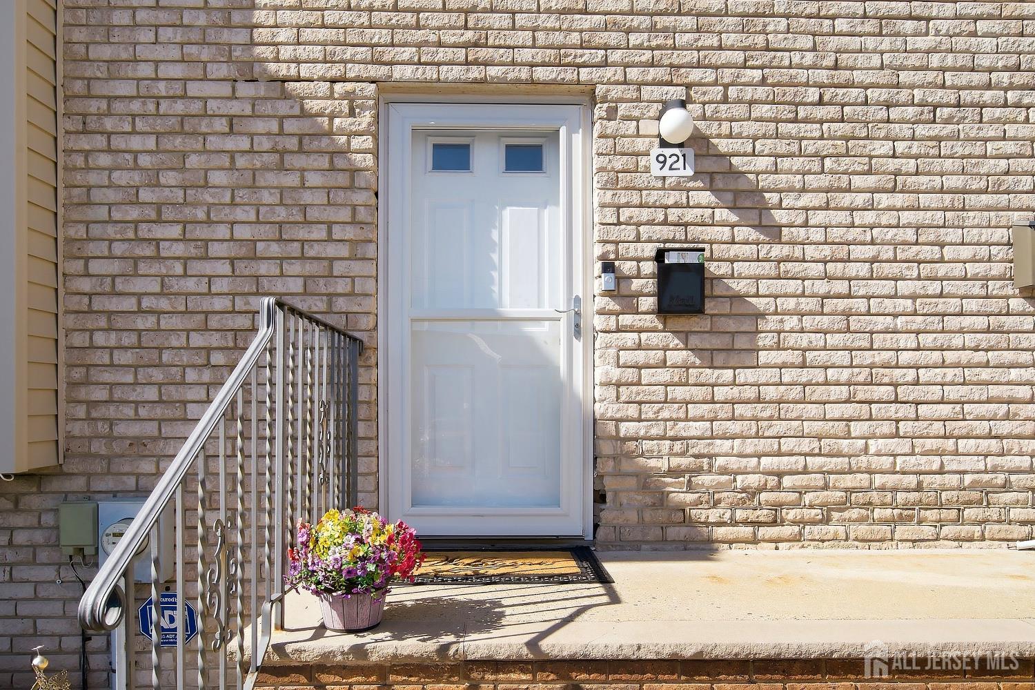 921 Robin Road Image 2