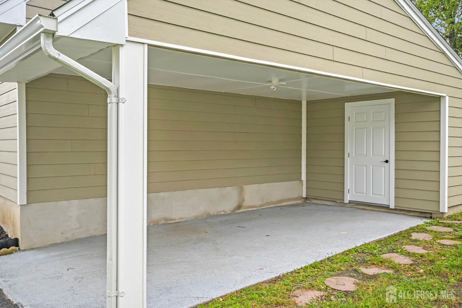 111 Bentley Avenue Image 5