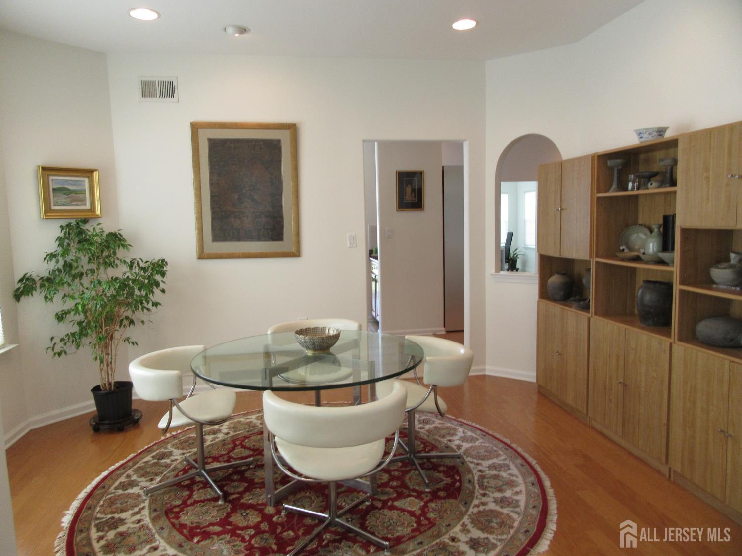308 Valencia Drive Image 3
