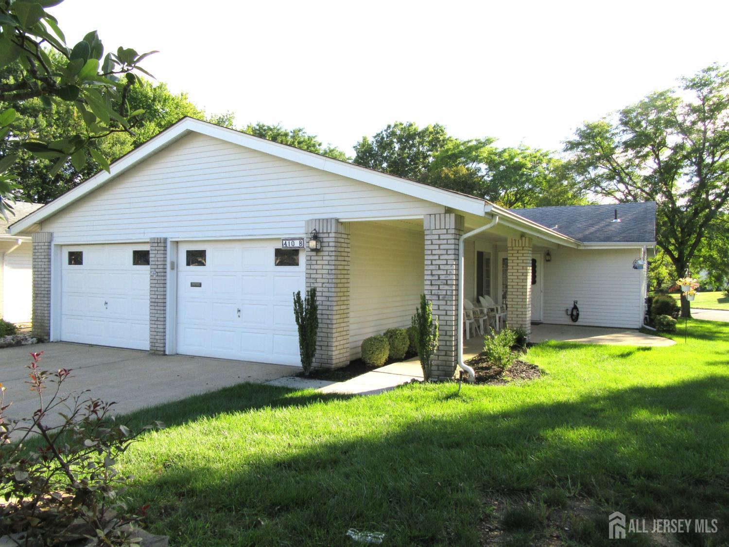 410 Genista Plaza B Image 2