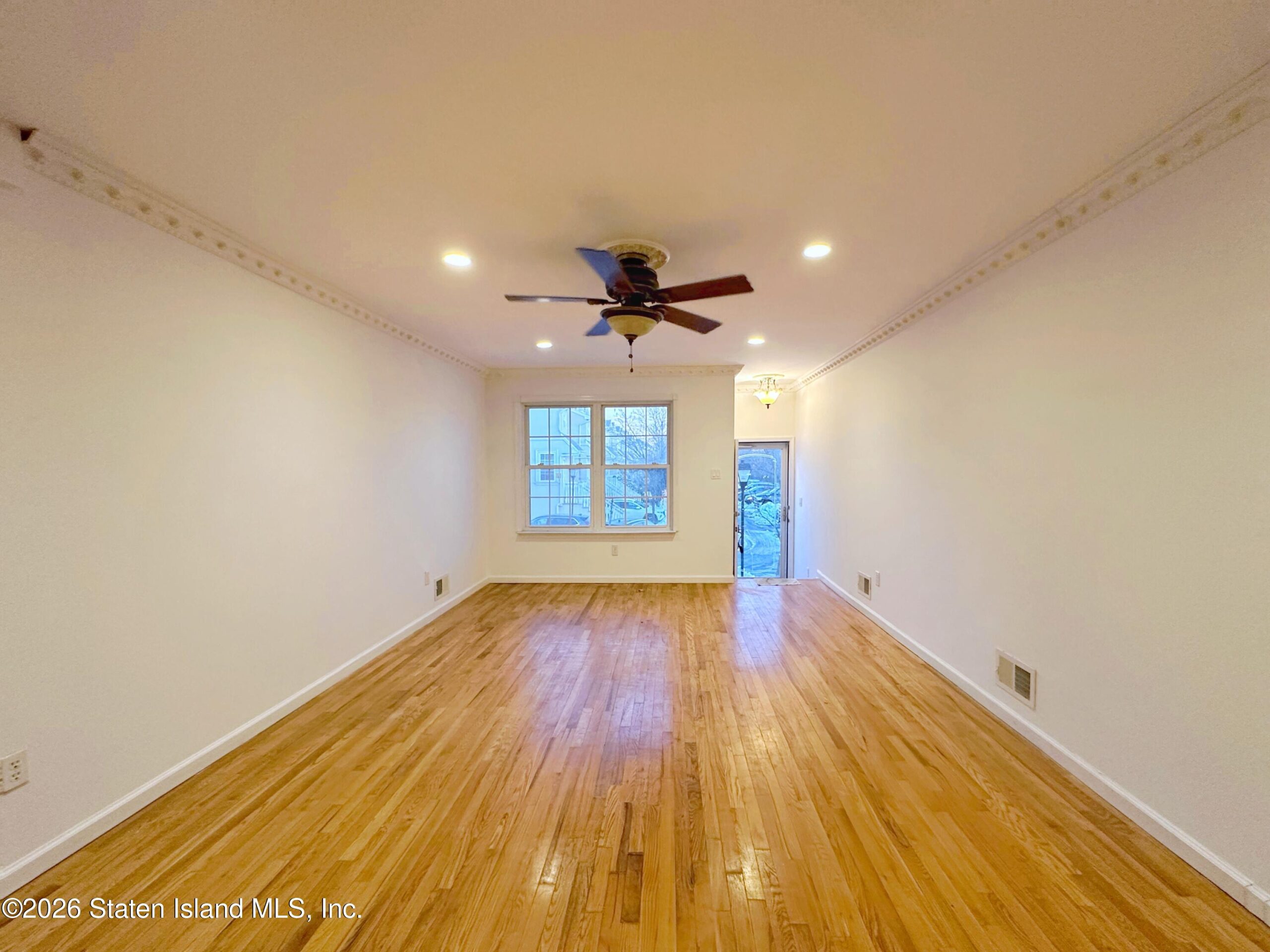 147 Dartmouth Loop Image 1