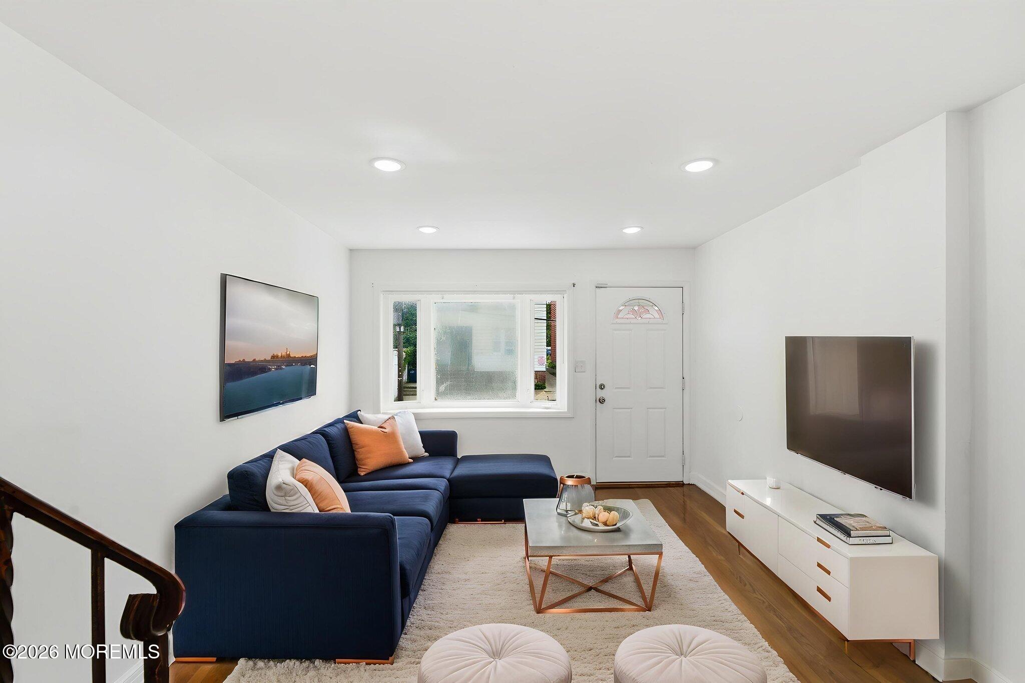 8 Van Nostrand Avenue Image 3