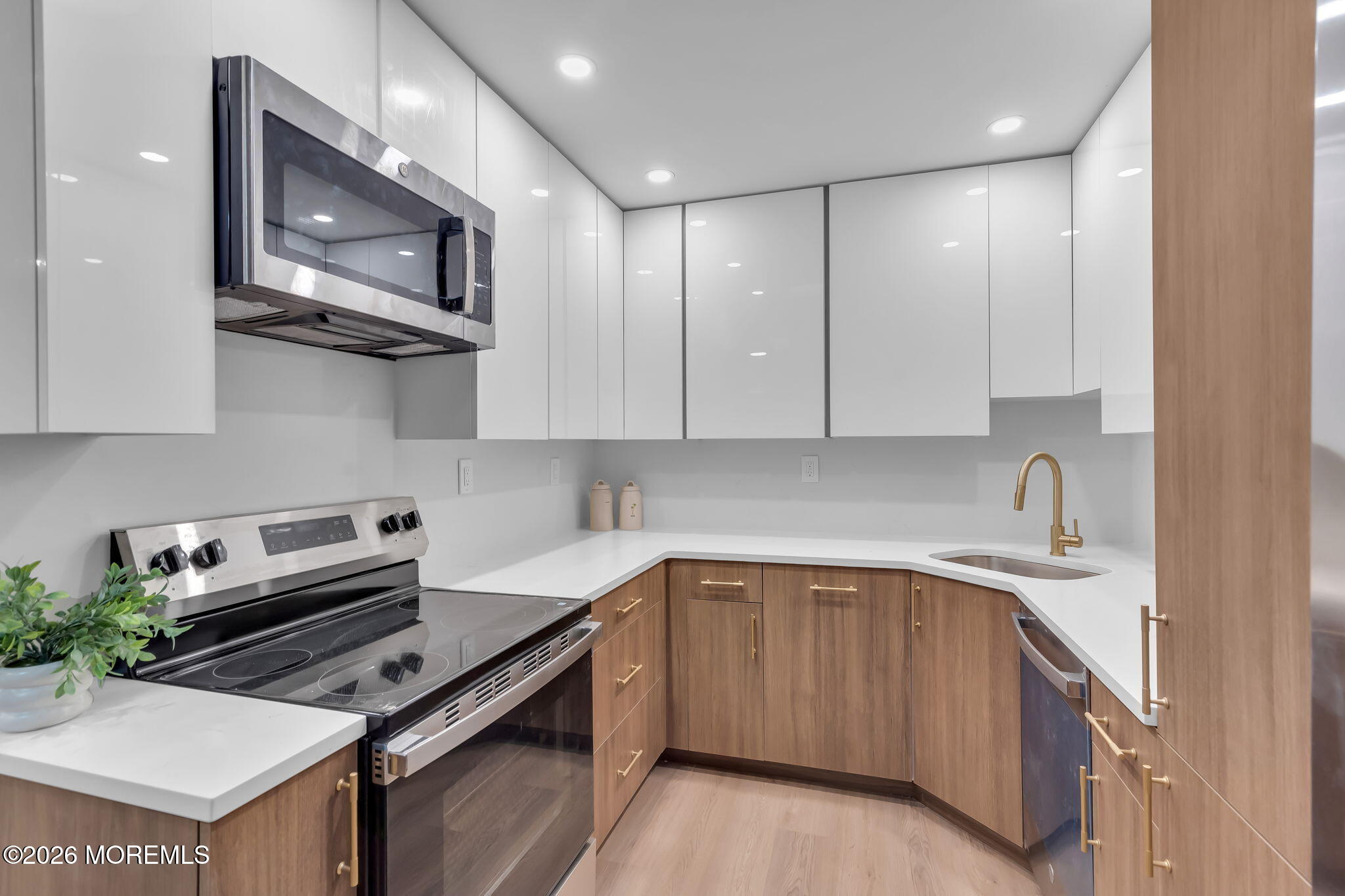 842E Inverness Court E Image 3