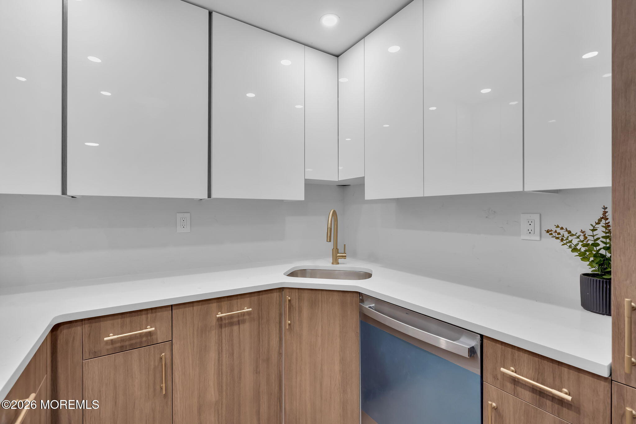 842E Inverness Court E Image 4