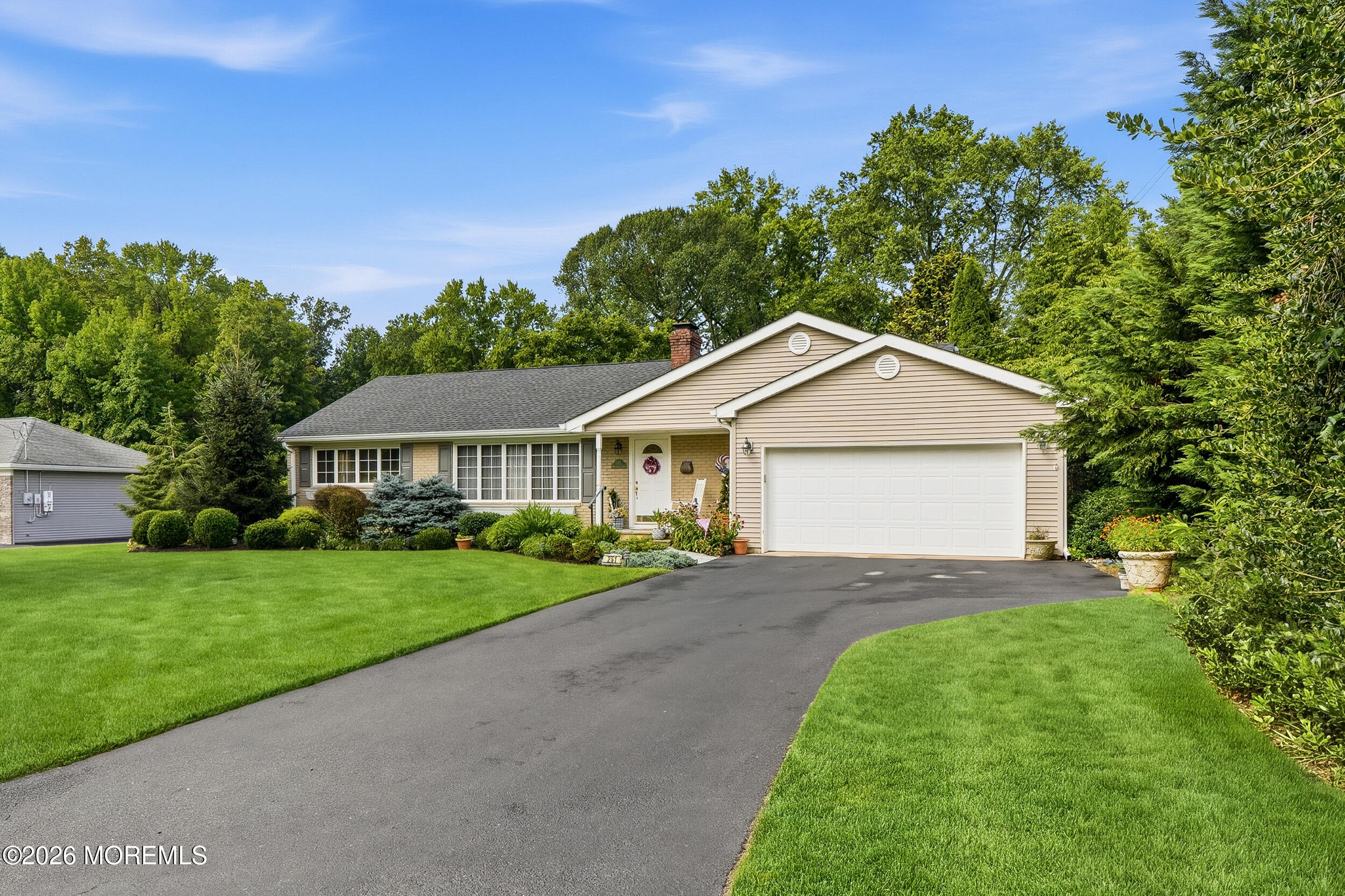 251 Hamiltonian Drive Image 4