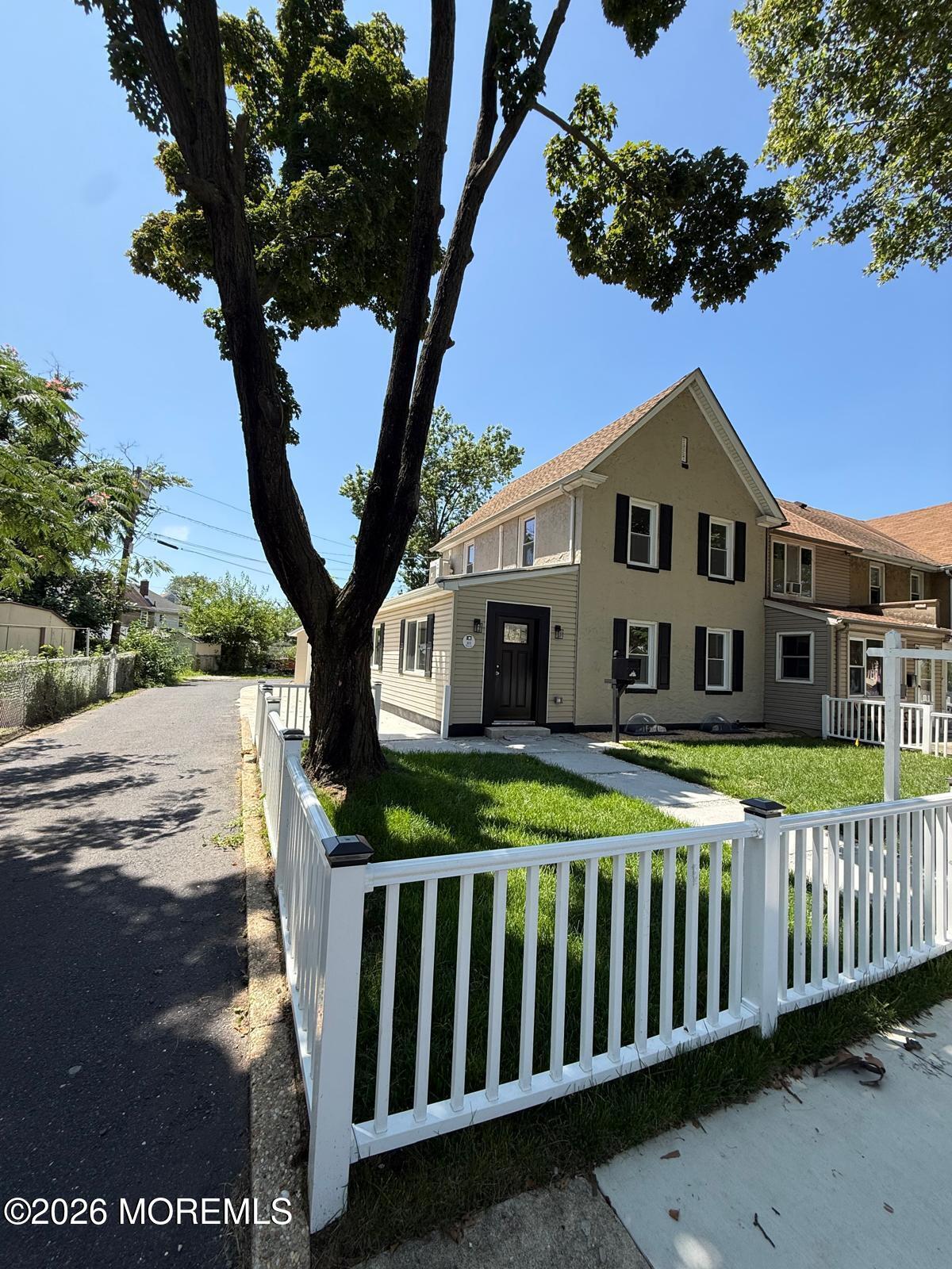 303 Paris Avenue Image 2