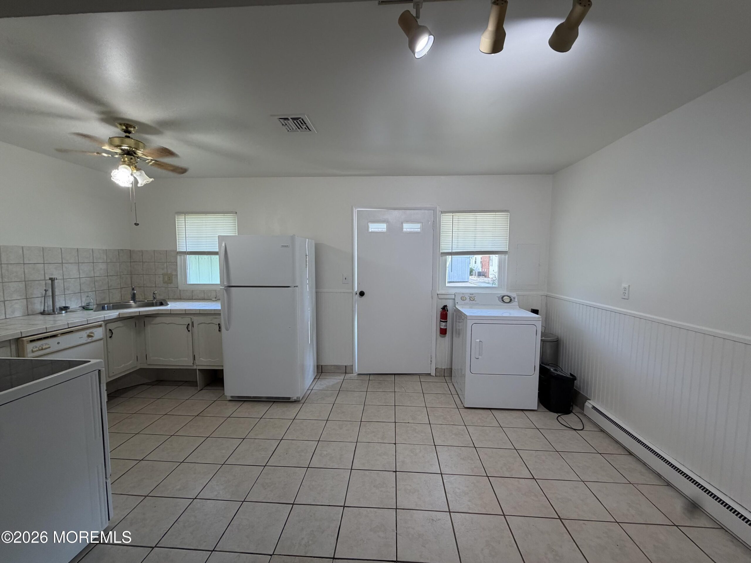 52C Cambridge Court Image 4