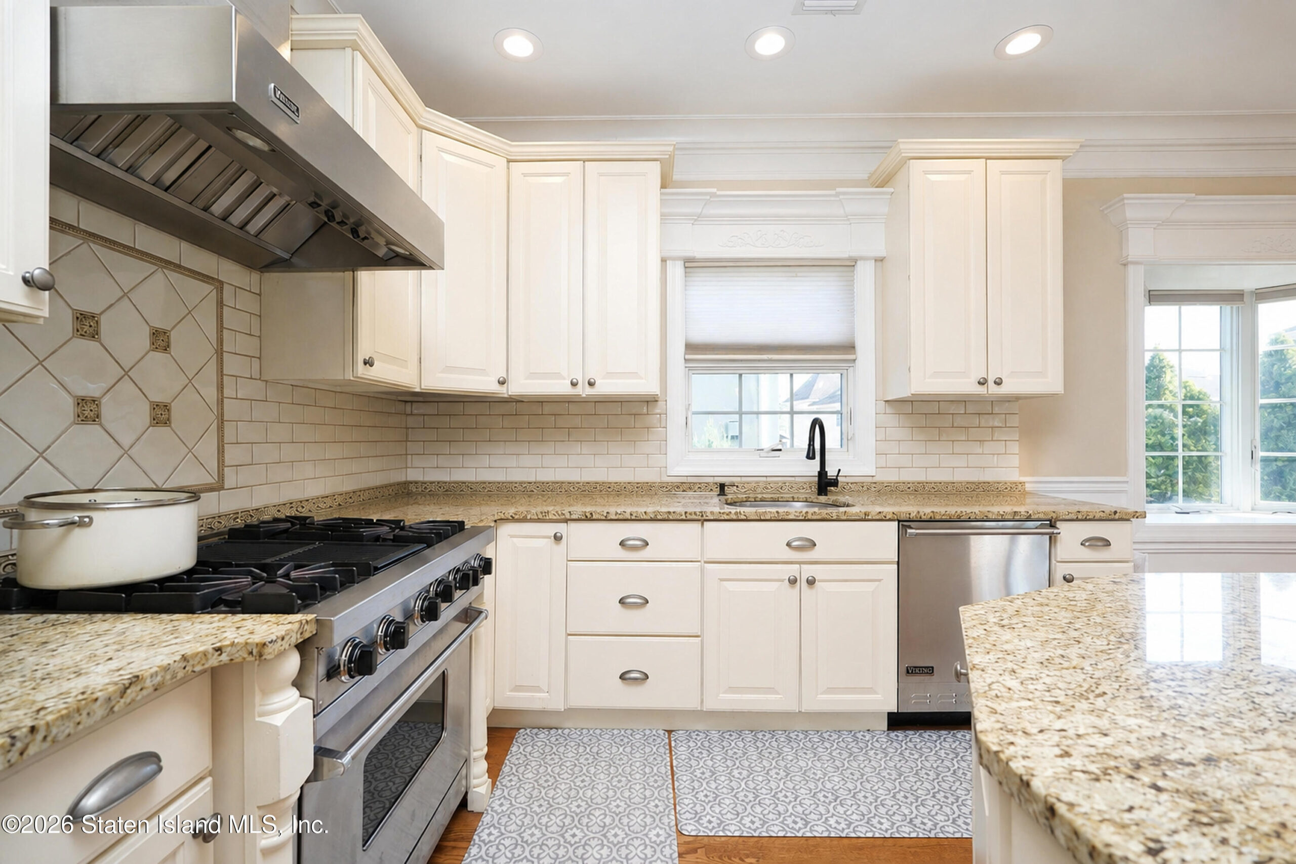 76 St. Edward Lane, Staten Island, NY, 10309 image 24