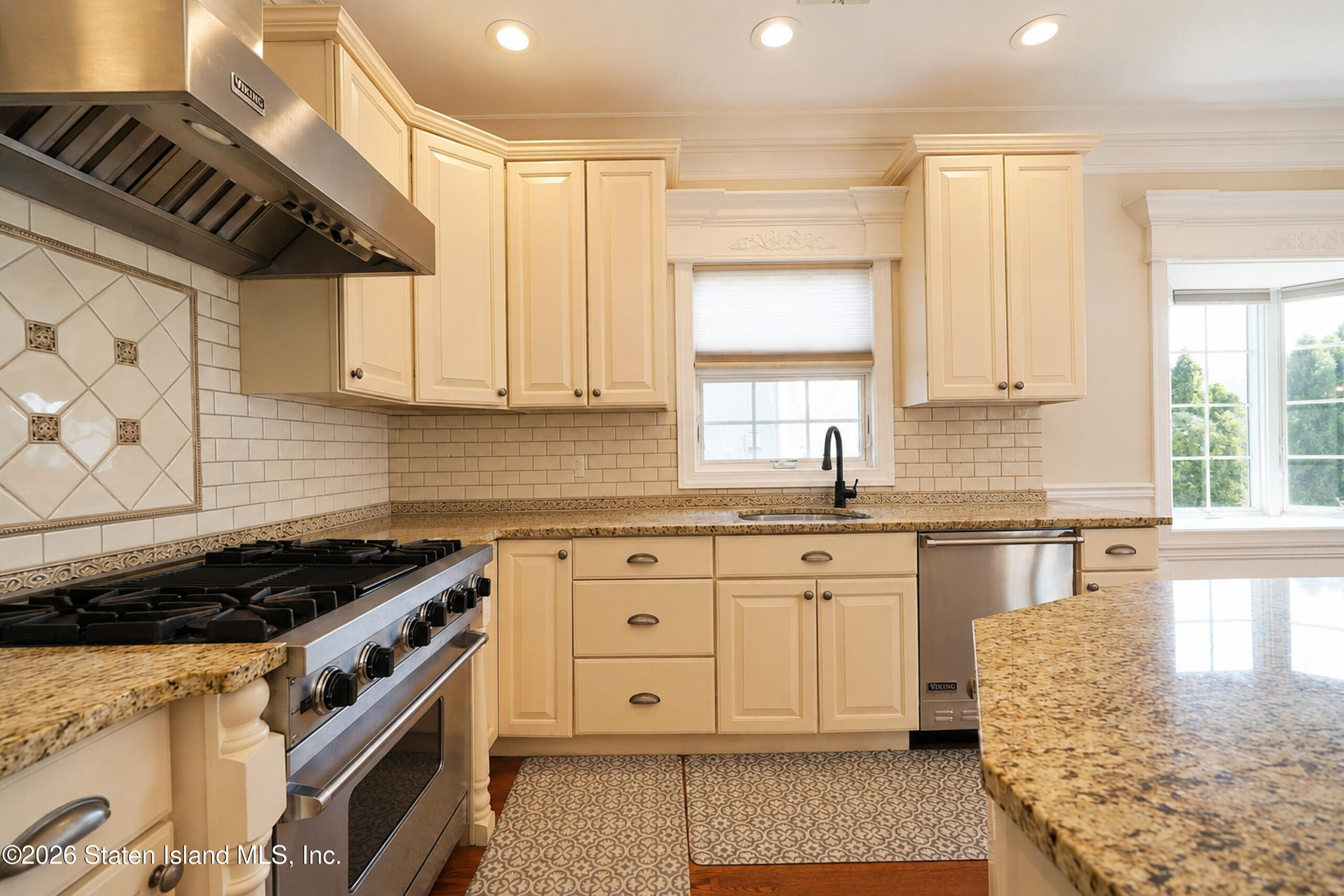 76 St. Edward Lane, Staten Island, NY, 10309 image 25
