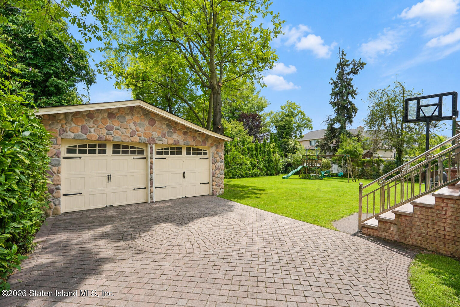 4490 Hylan Boulevard Image 3
