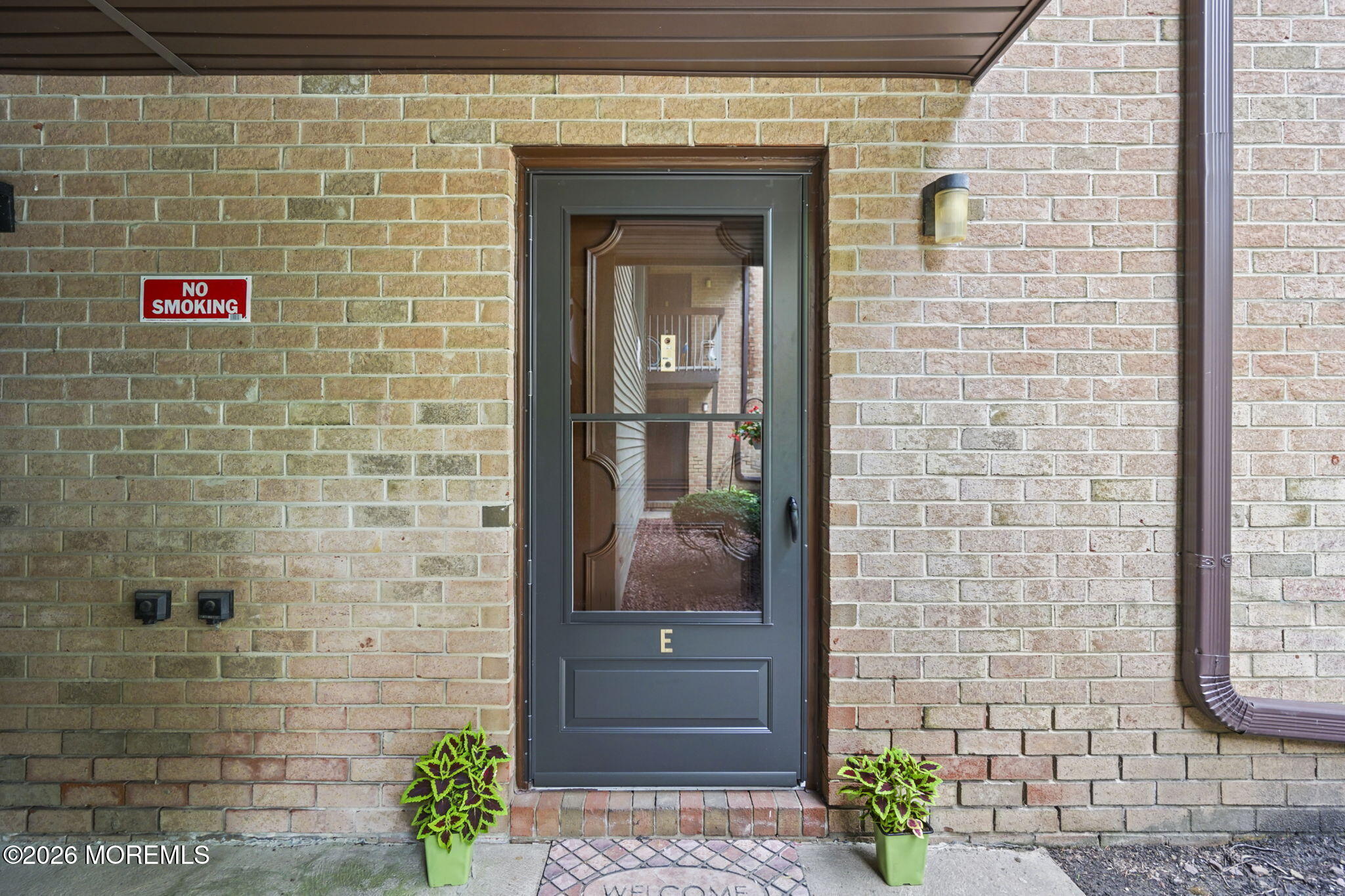 233 Medford Court E Image 4
