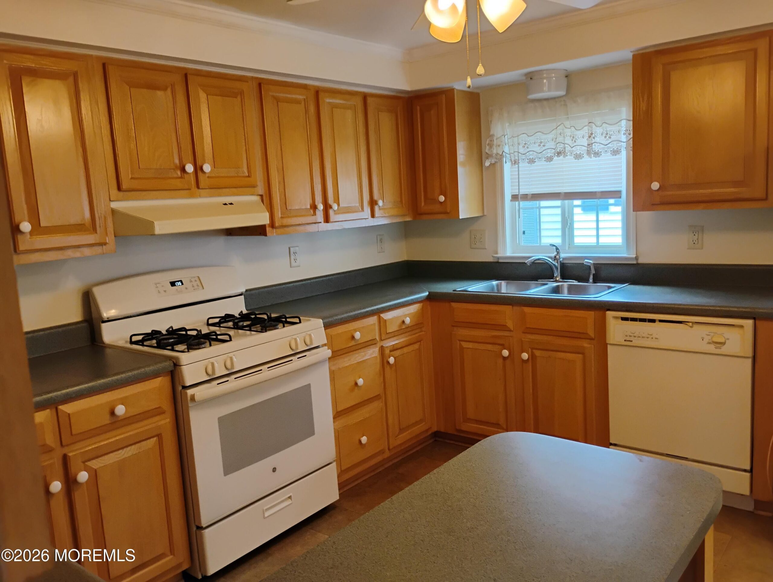 1428 Winding Brook Way Image 5