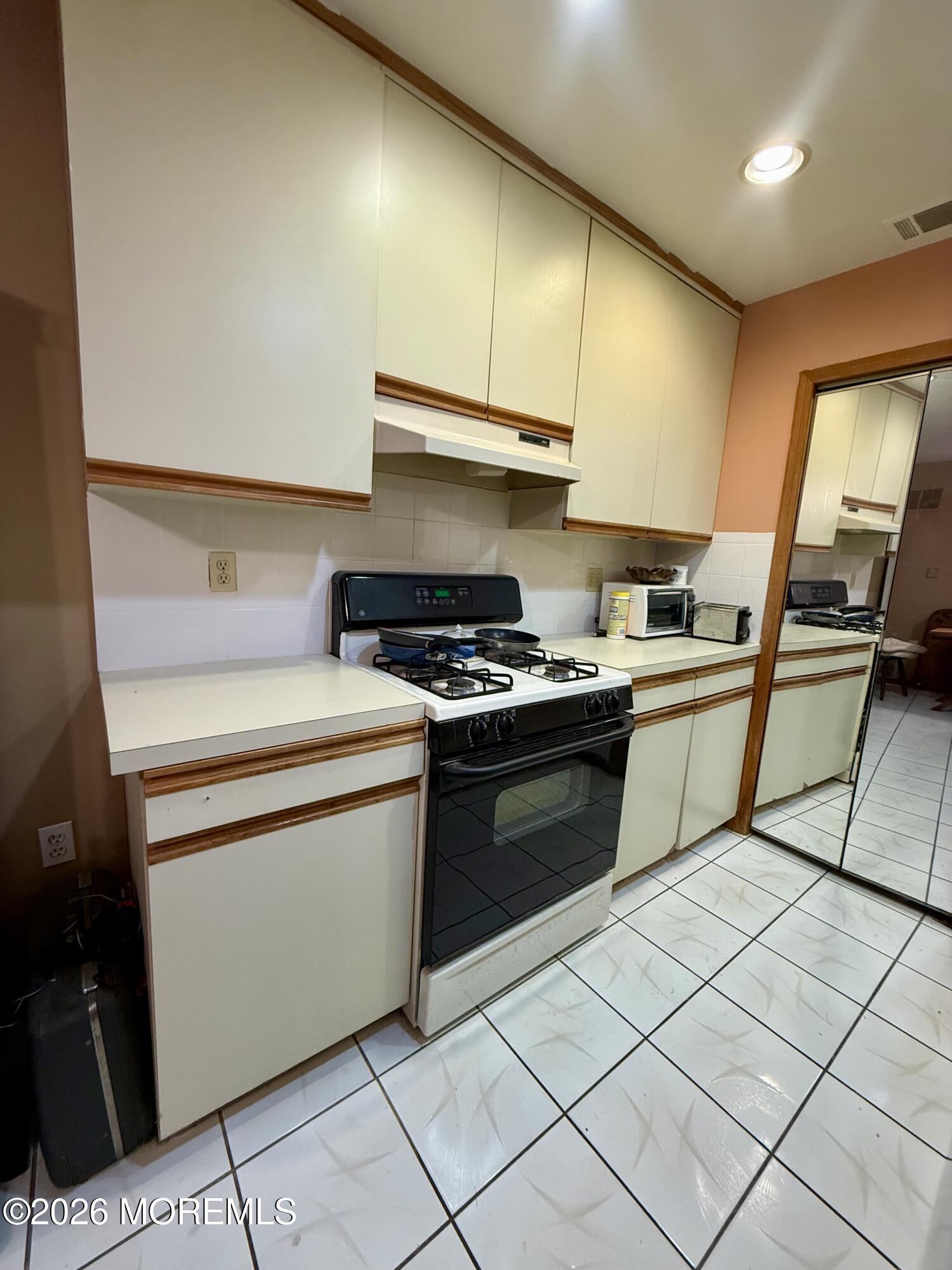 2 Montana Court 327, Matawan, NJ, 07747 image 12
