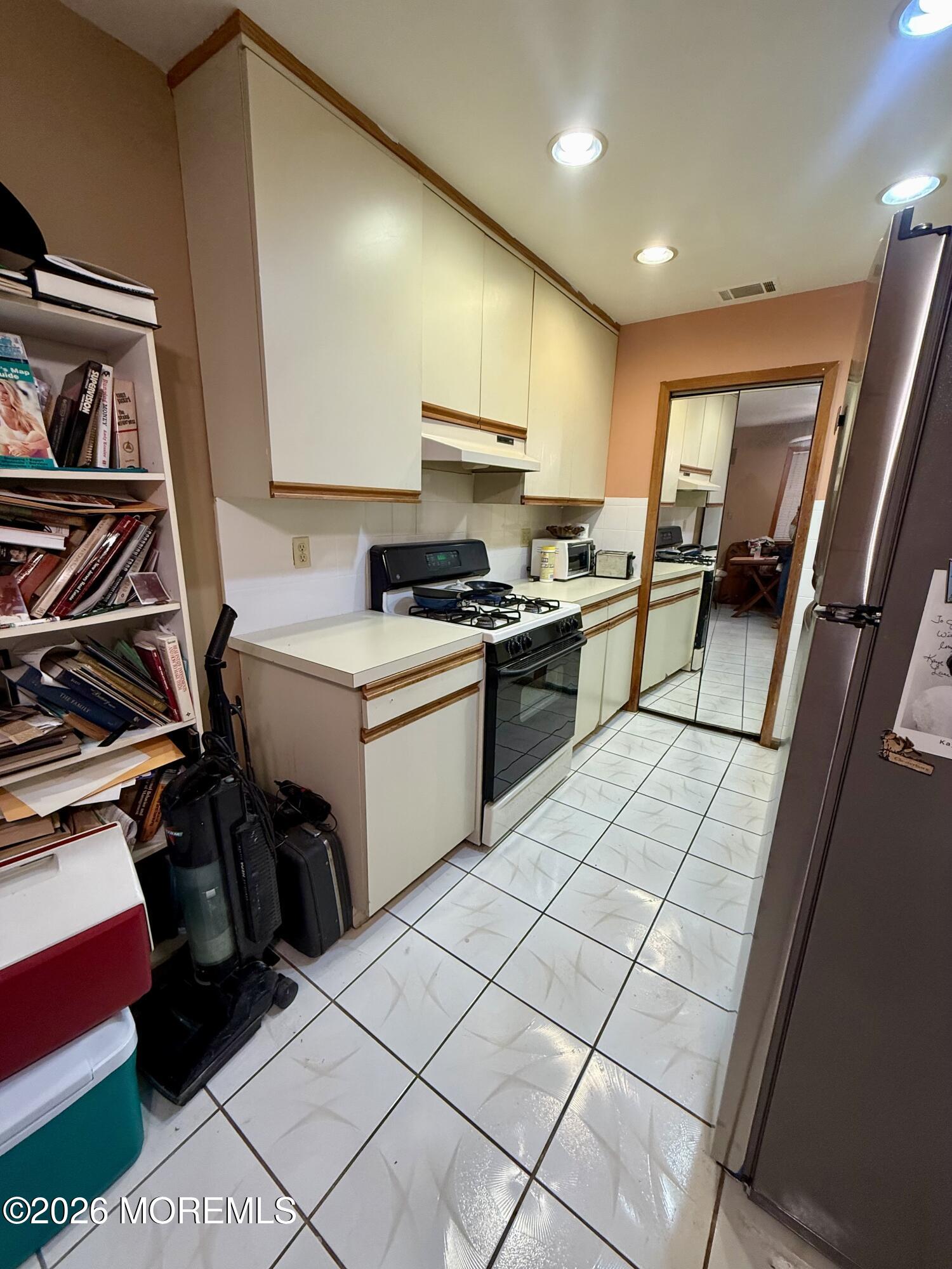2 Montana Court 327, Matawan, NJ, 07747 image 10