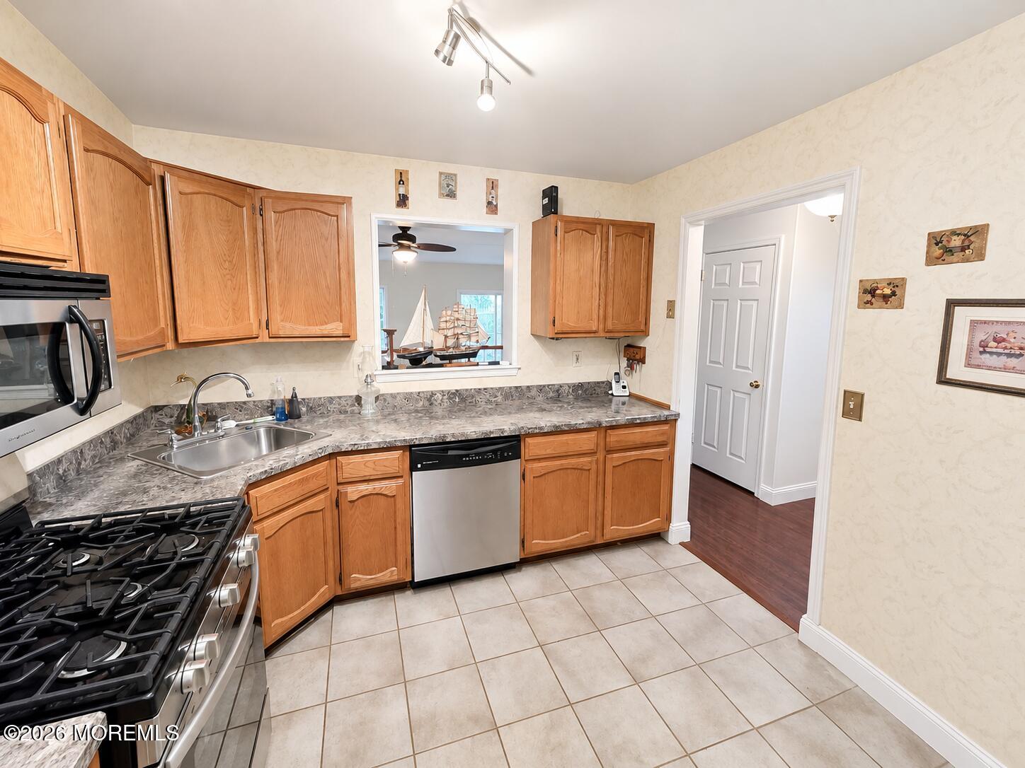 512 Woodbine Lane Image 2