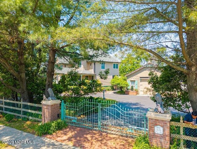 410 Thompson Avenue Image 3