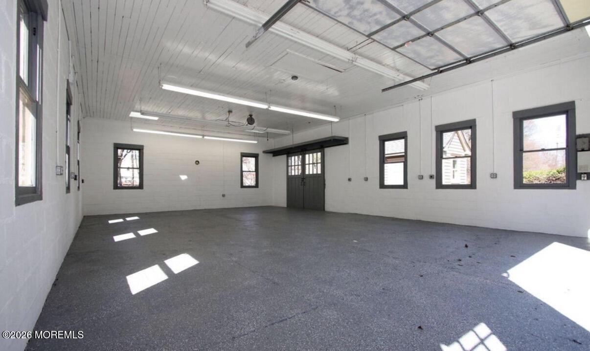410 Thompson Avenue Image 5