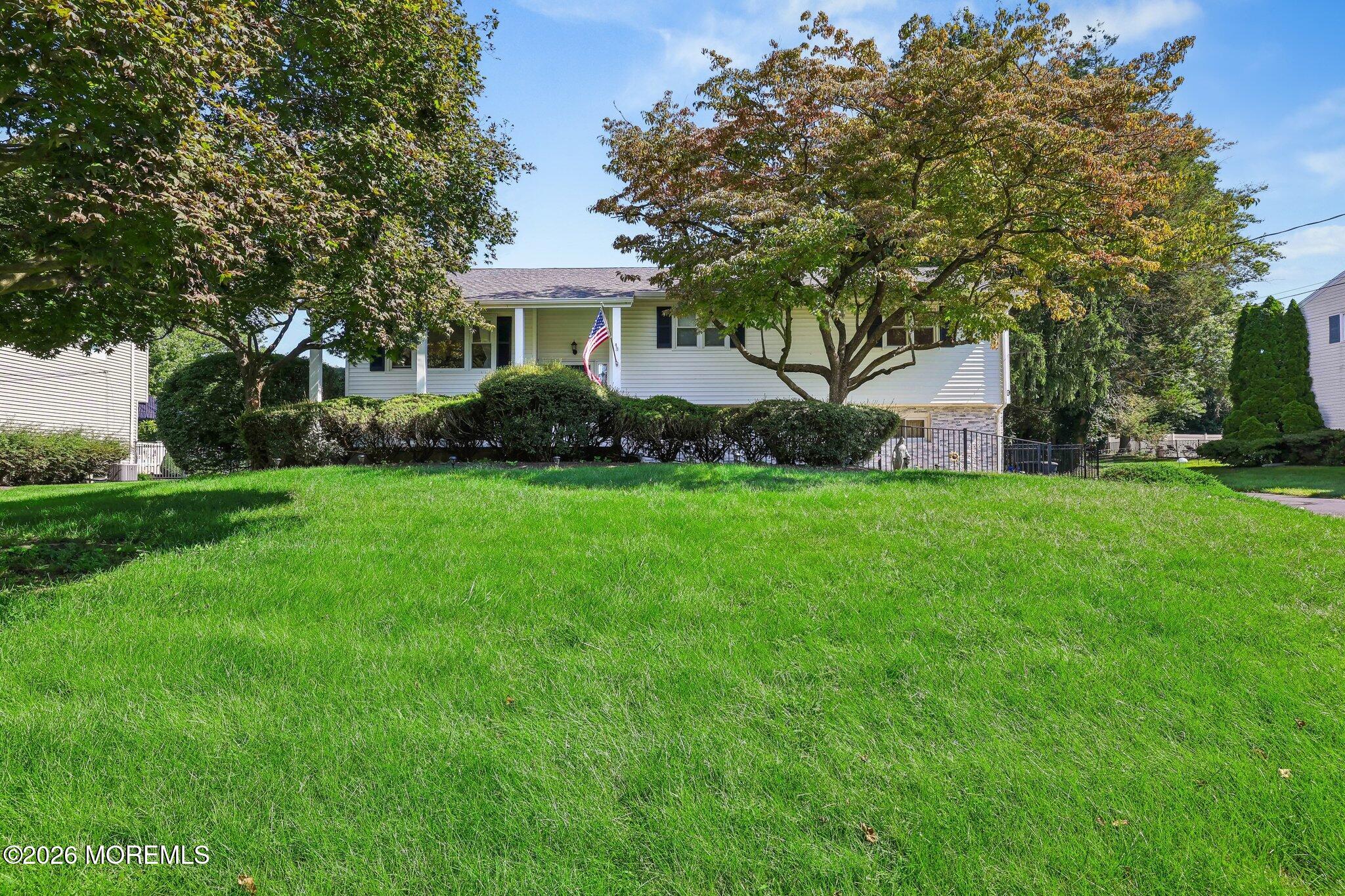 9 Heather Drive, Manalapan, NJ, 07726