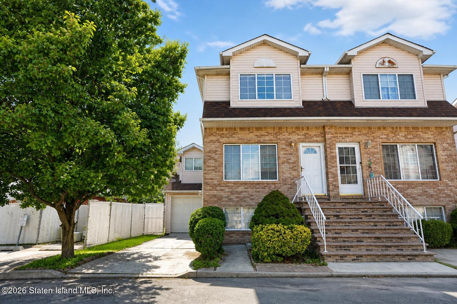 24 Willow Lane Image 1