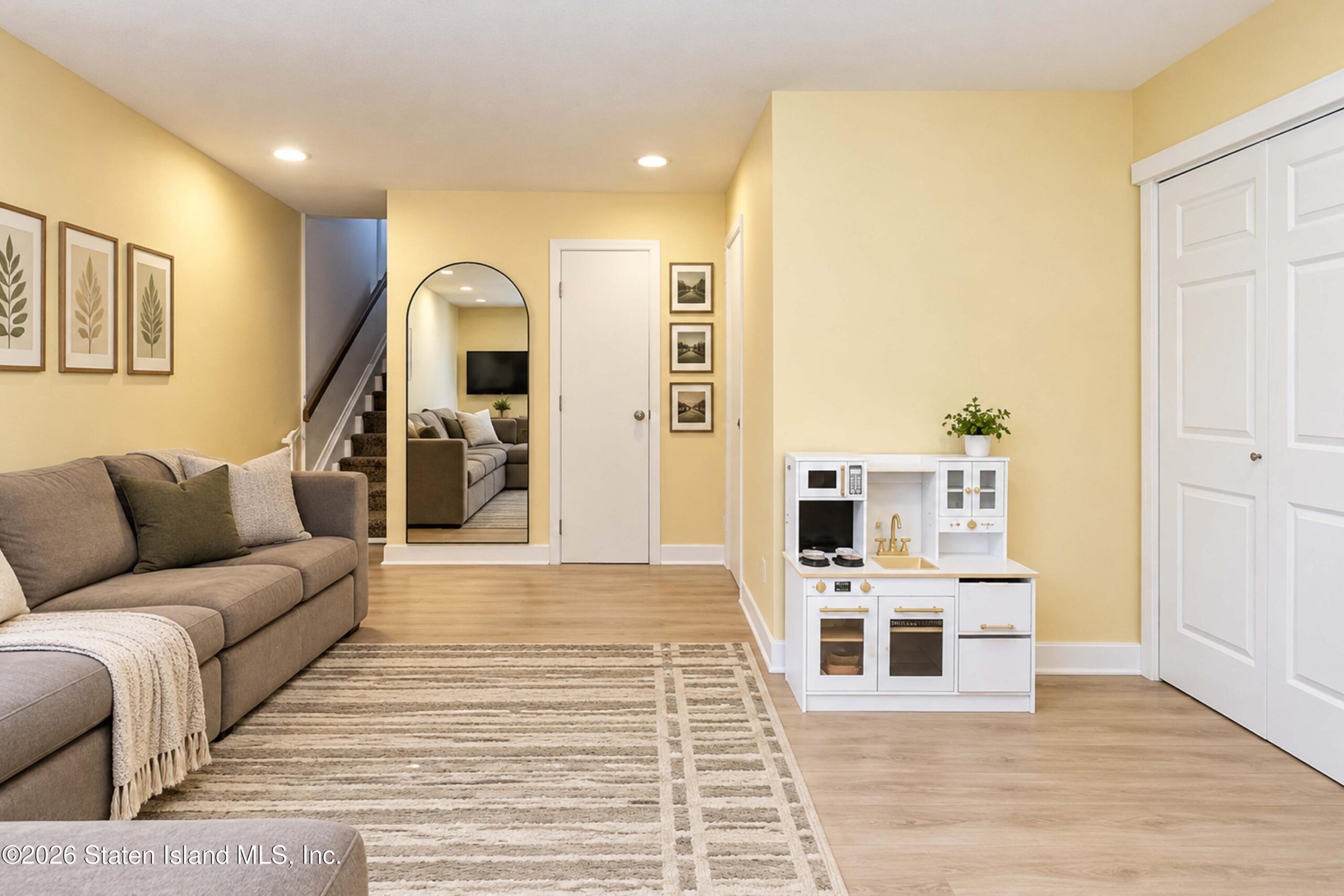 211 Dover Green, Staten Island, NY, 10312 image 17
