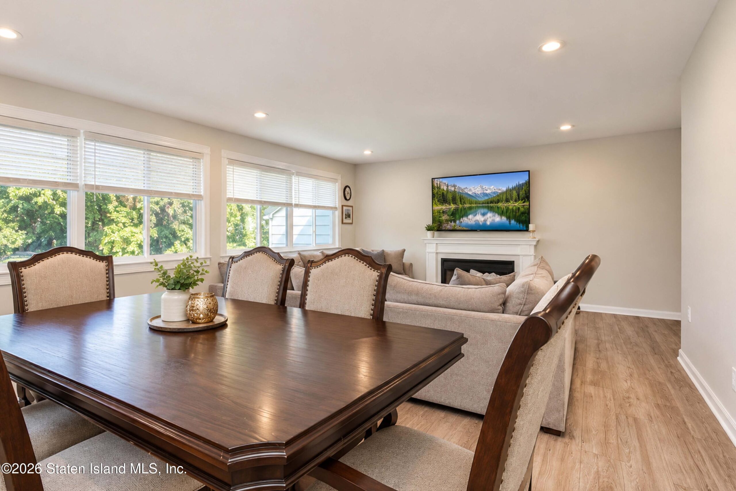 211 Dover Green Image 5