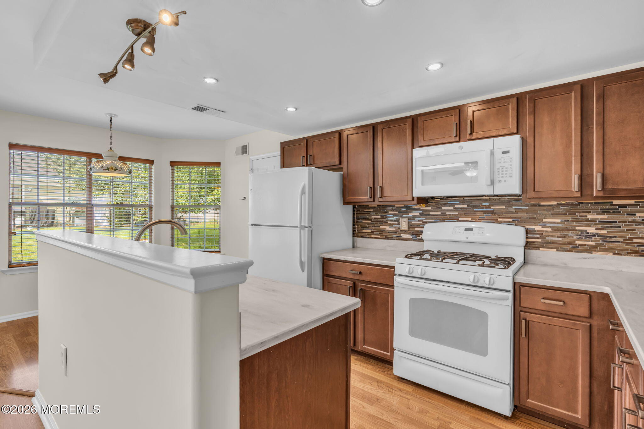 978A Thornbury Lane Image 2