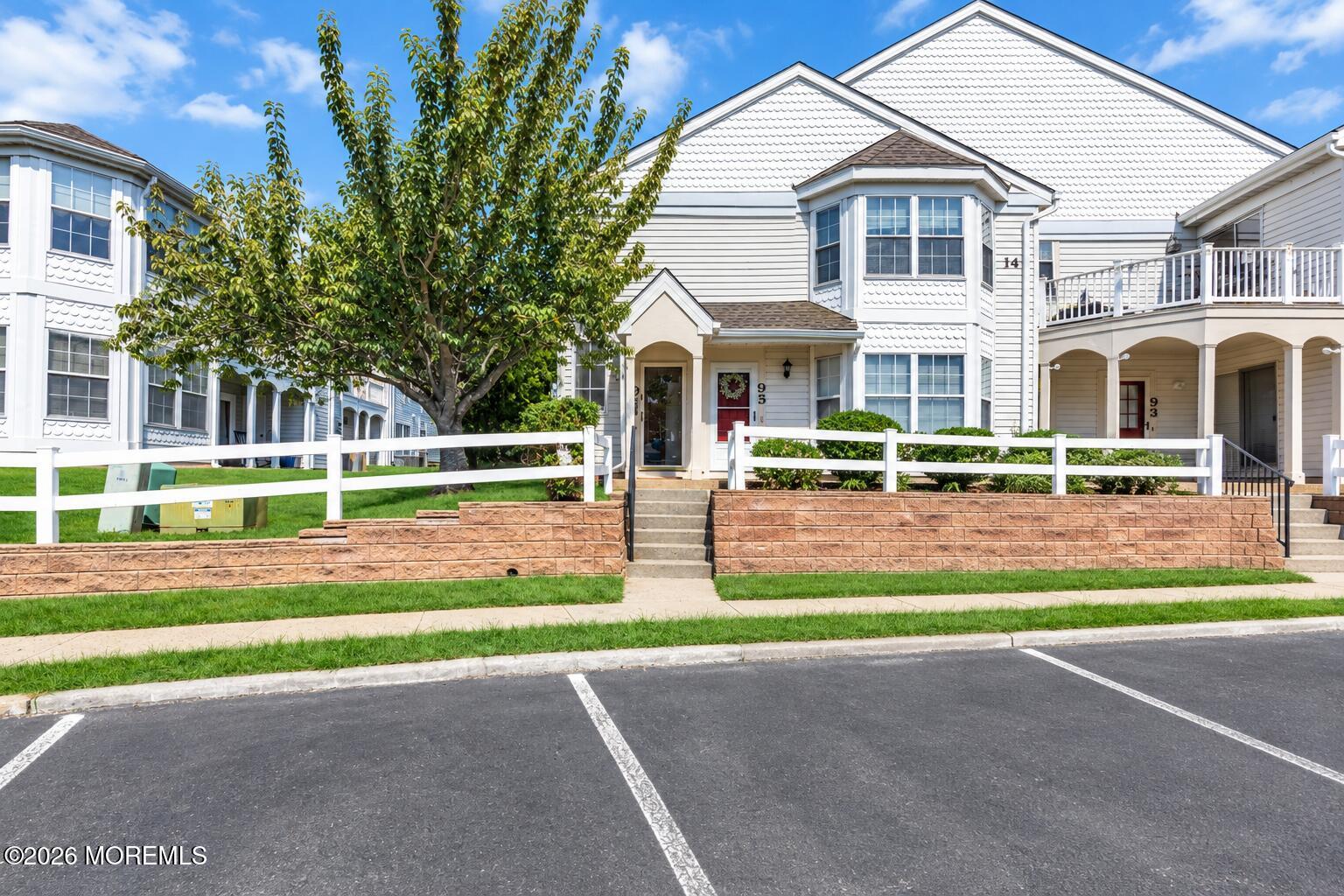 96 Tulip Lane Image 2