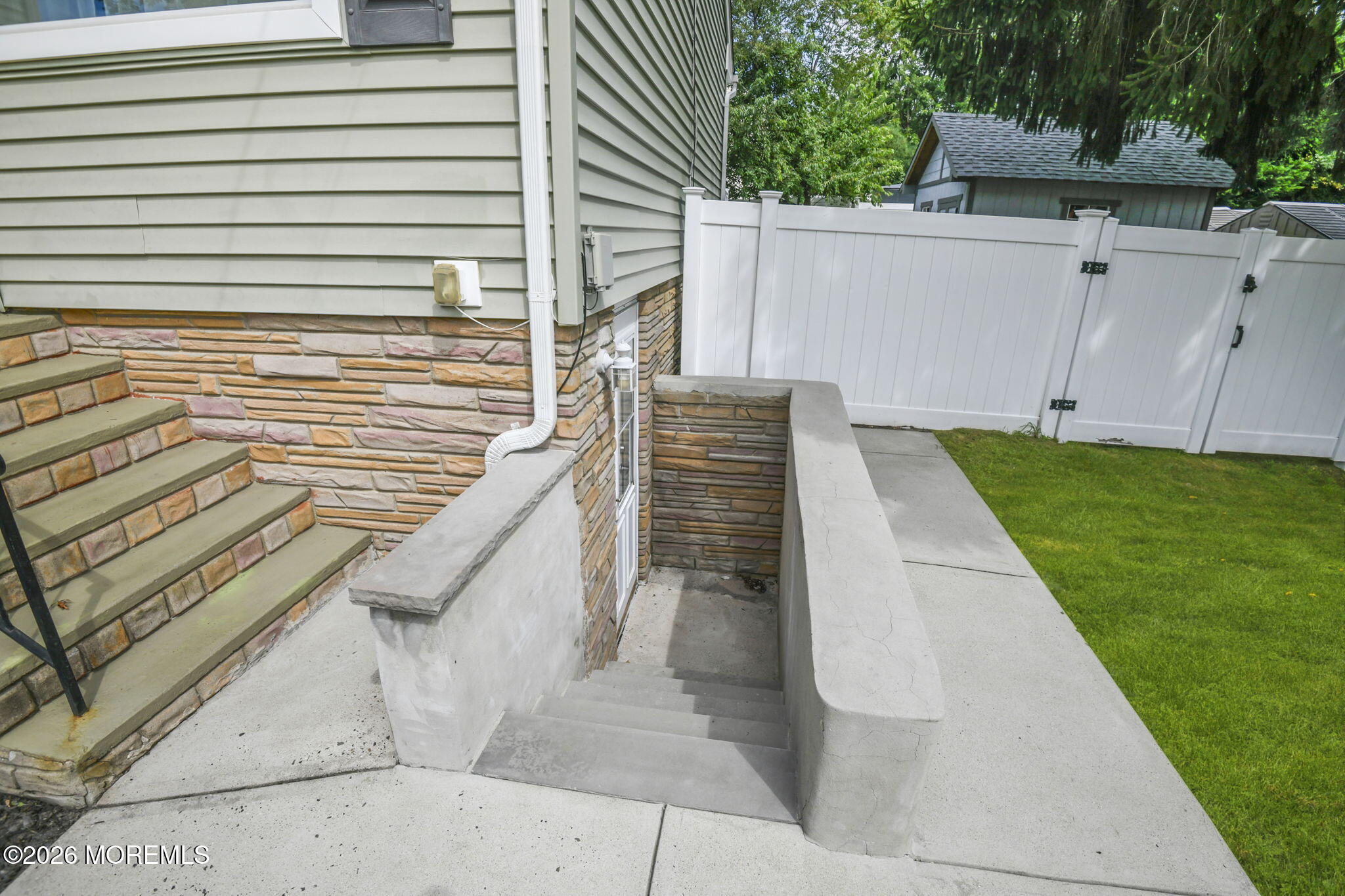 12 Coral Way Image 4