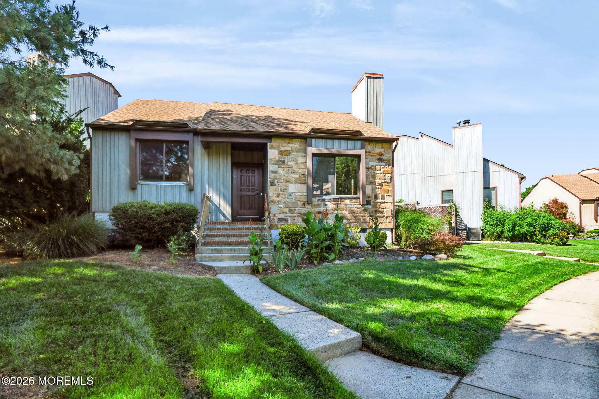 32 Emerald Lane Image 2