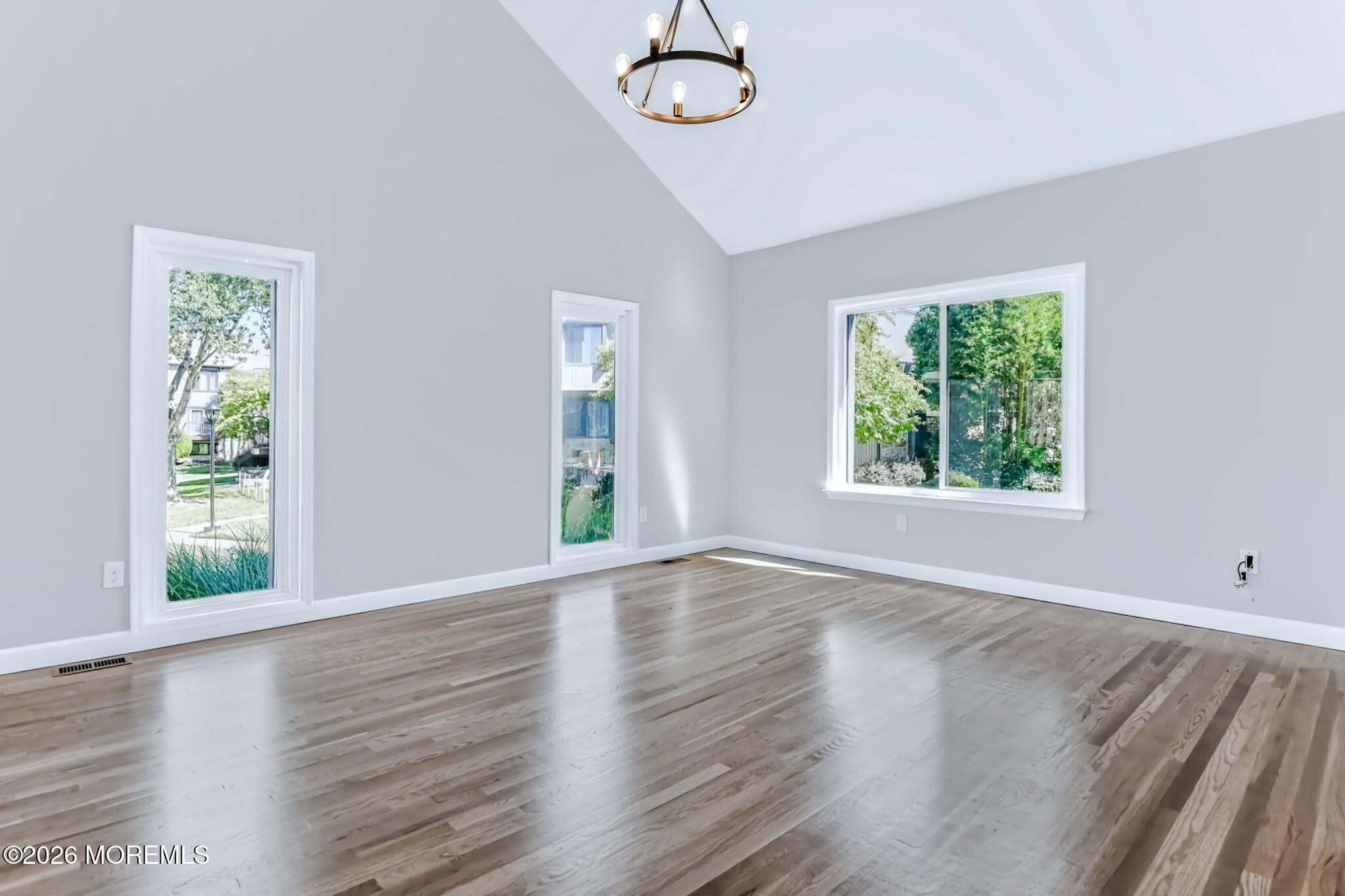 32 Emerald Lane Image 4