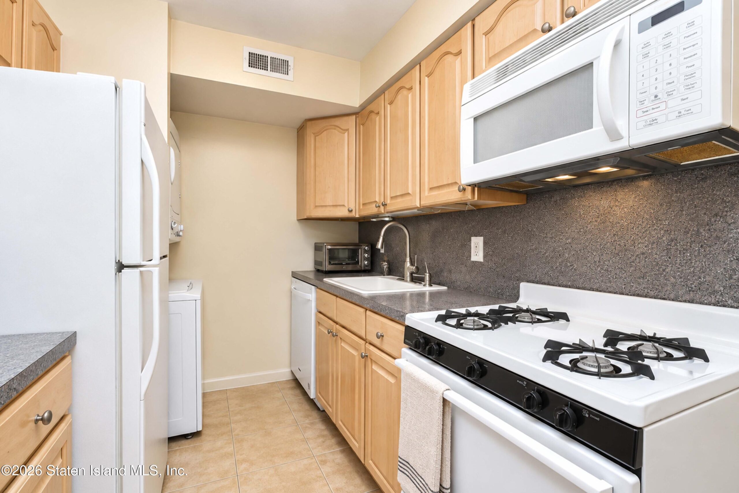 4211 Amboy Road 7 Image 5