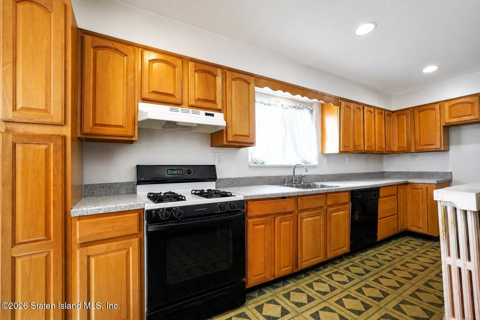 396 Bement Avenue, Staten Island, NY, 10310 image 36