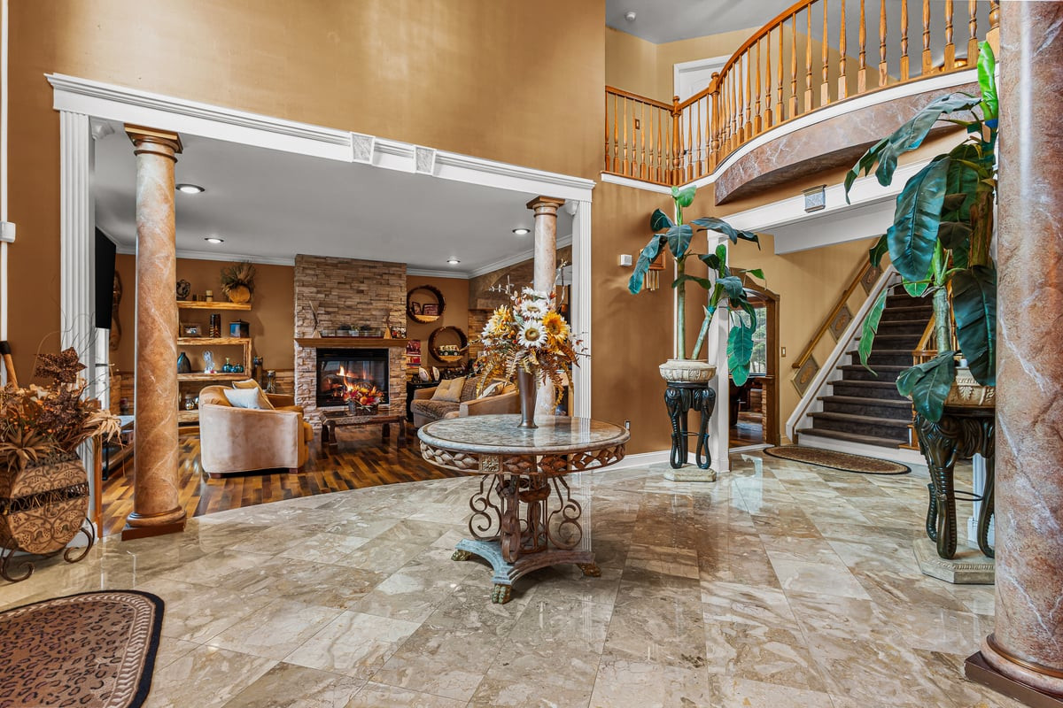 2 Lexington Court Image 5