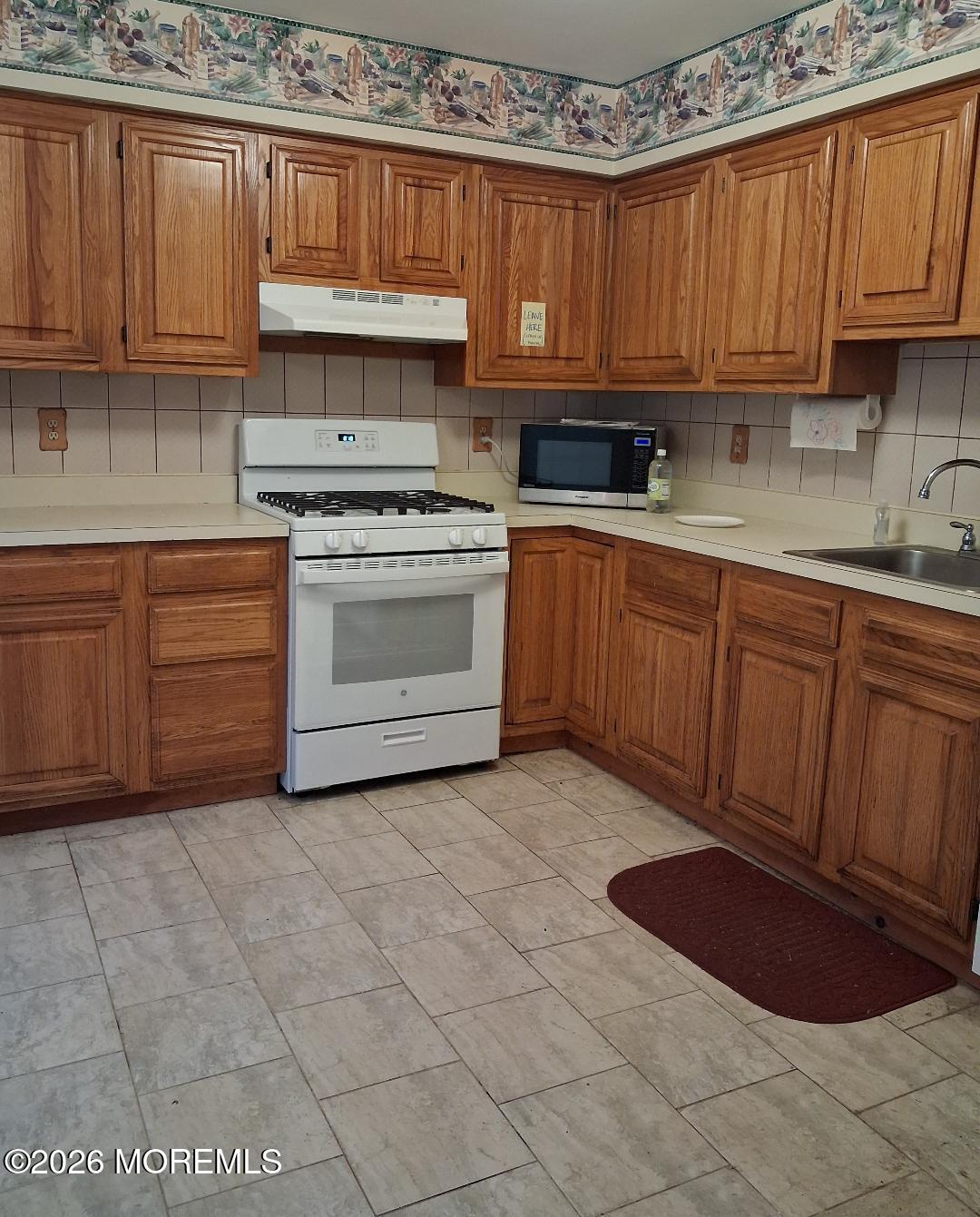 287 Elmwood Court Image 4