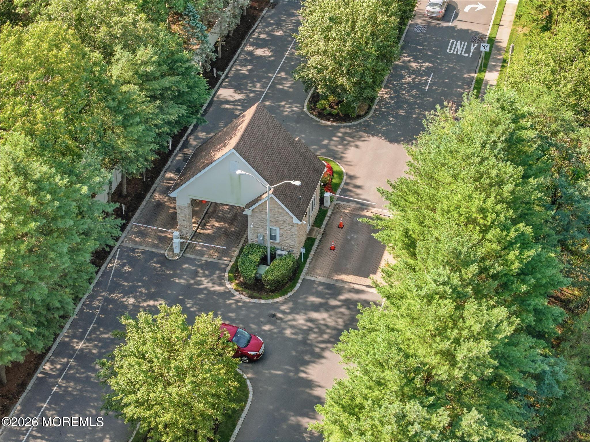 26 Pond View Circle Image 4
