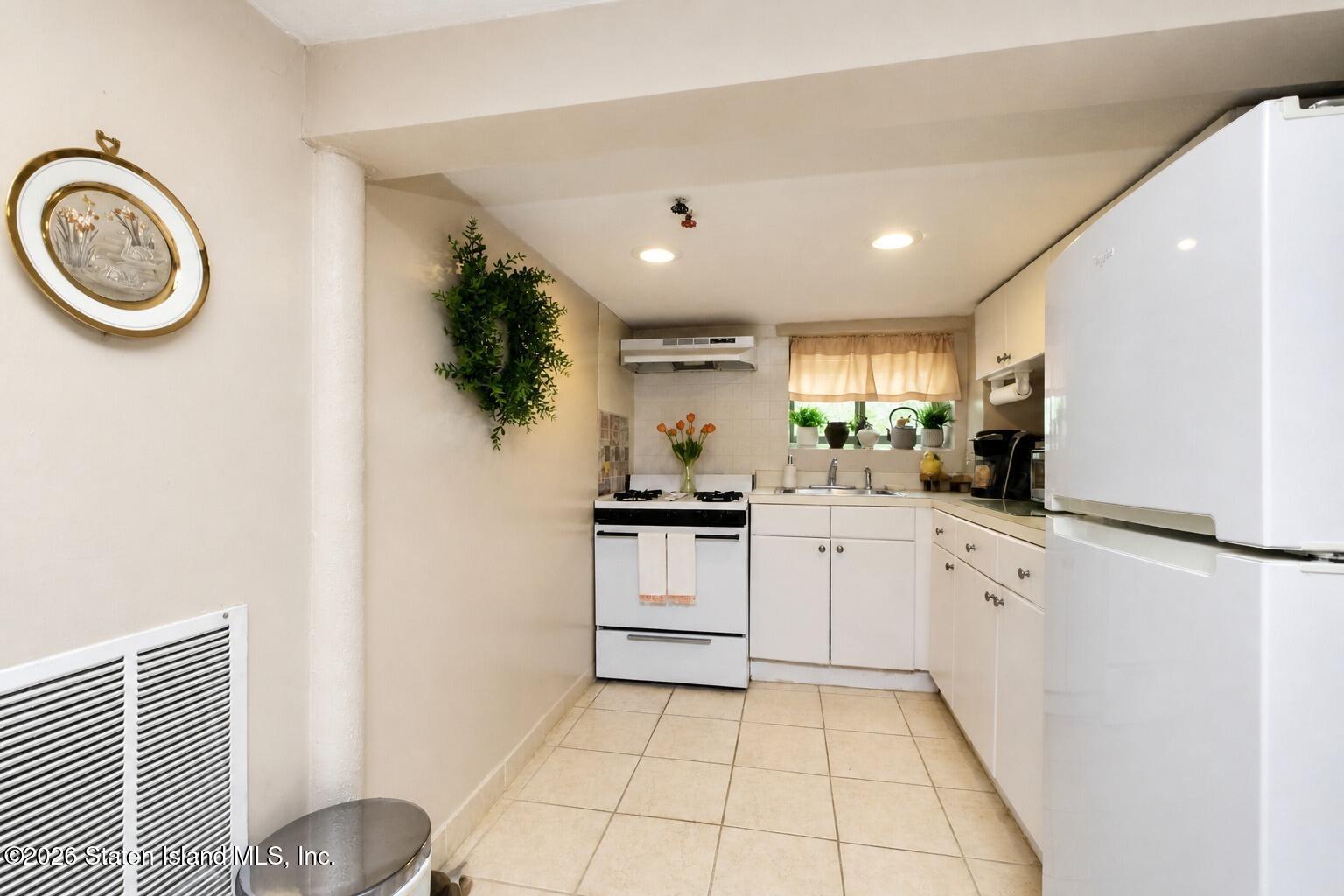 4 Sommers Lane, Staten Island, NY, 10314 image 32