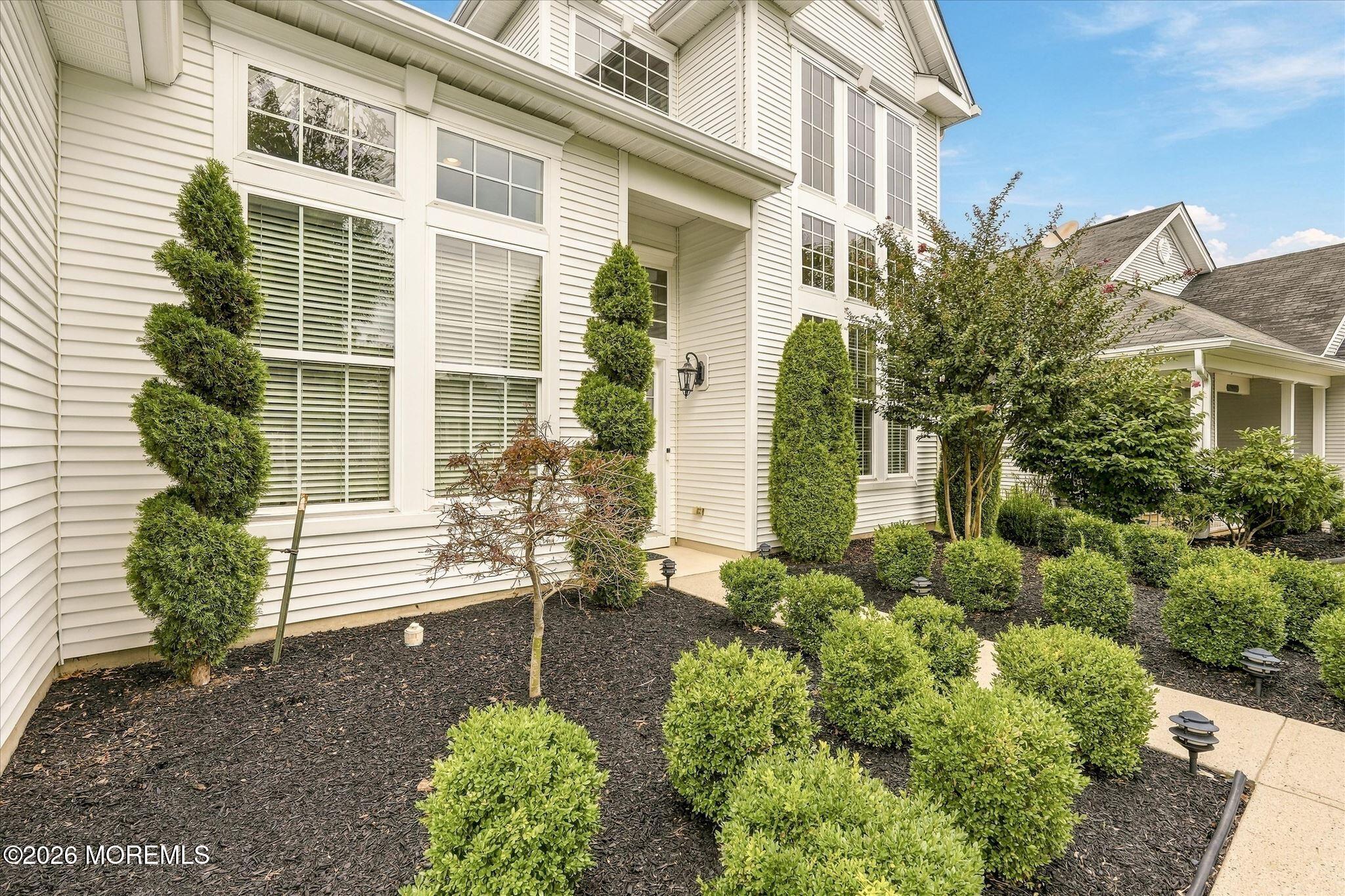 26 Pond View Circle Image 3