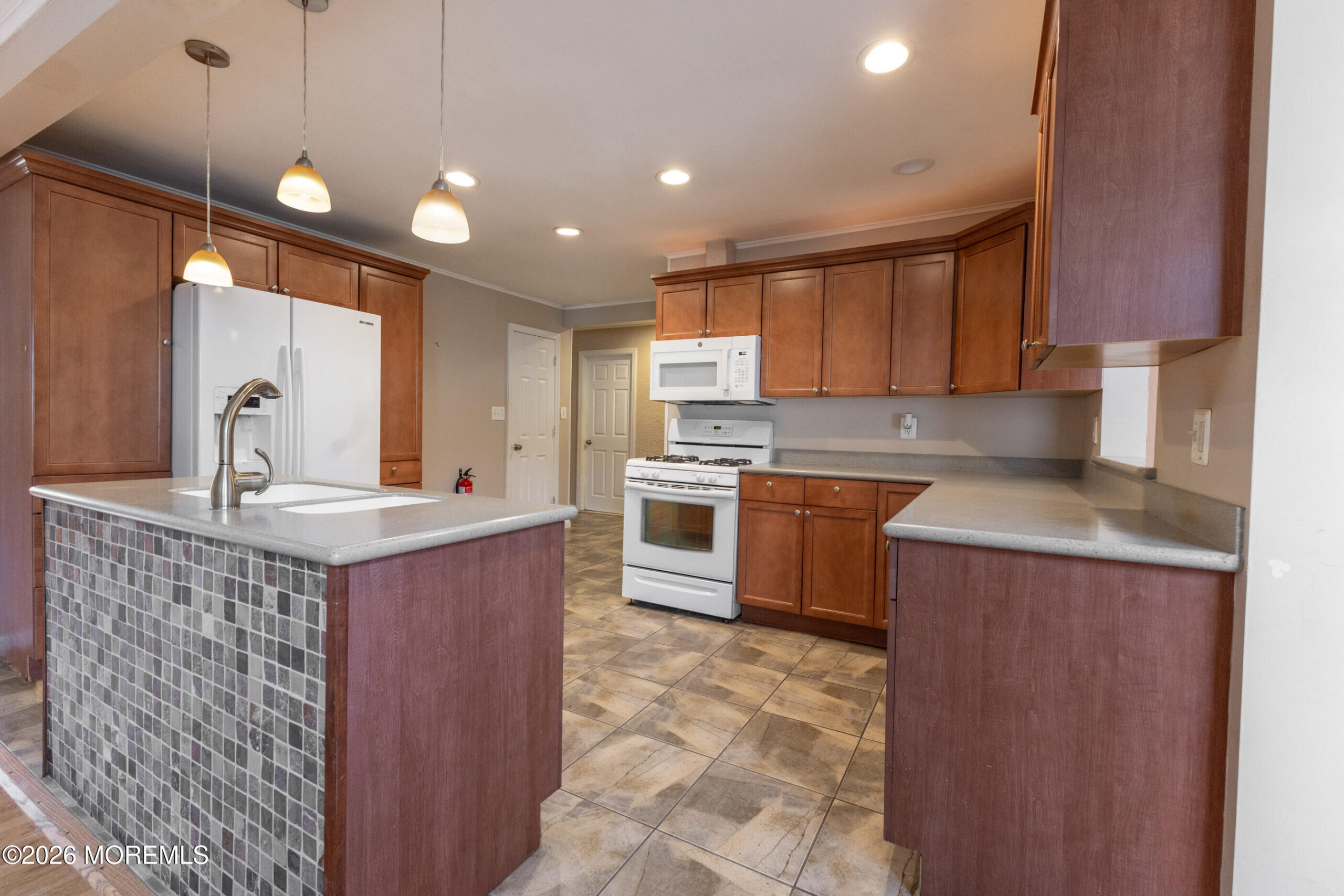 466 Vassar Place Image 4