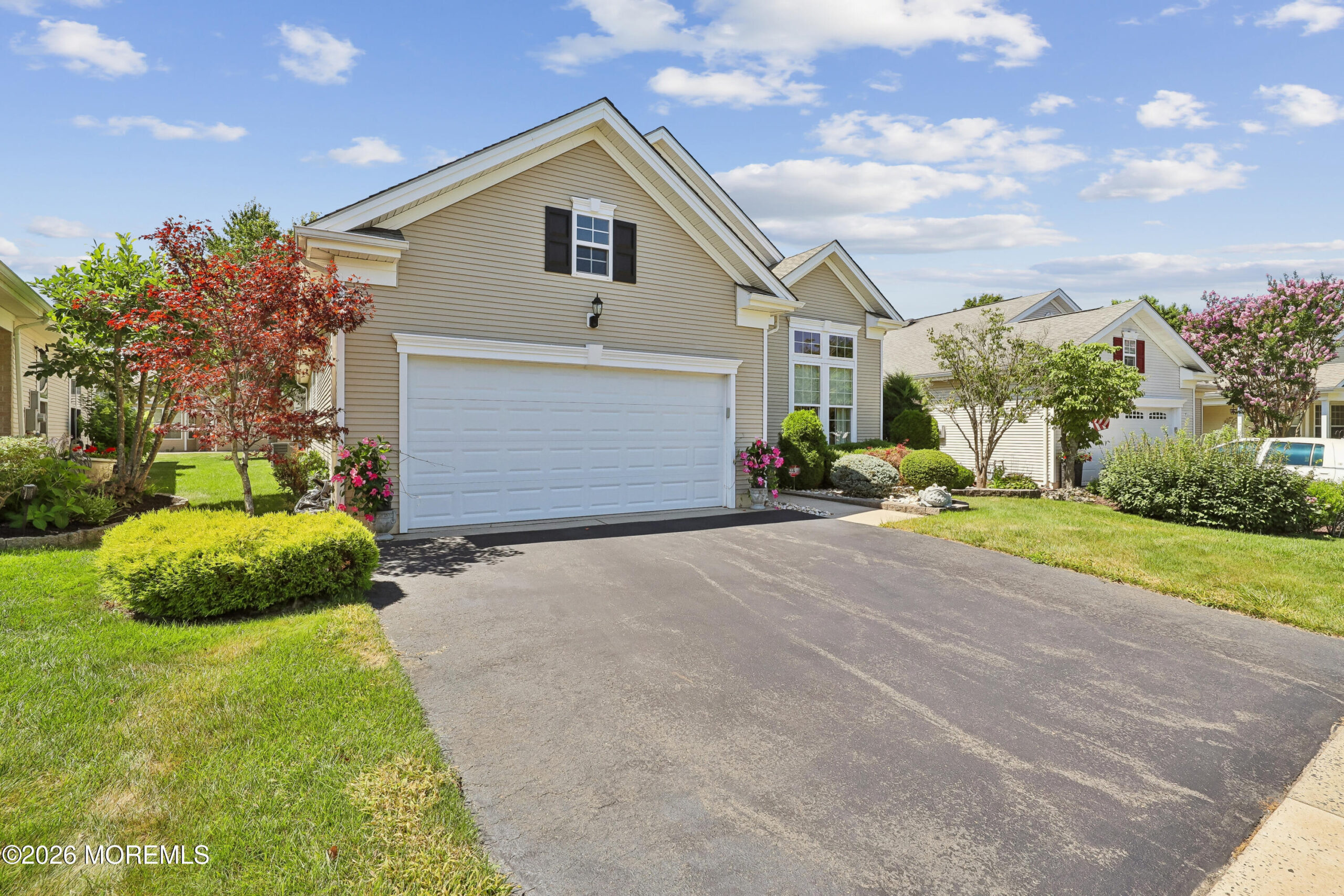 487 Huntington Drive Image 2