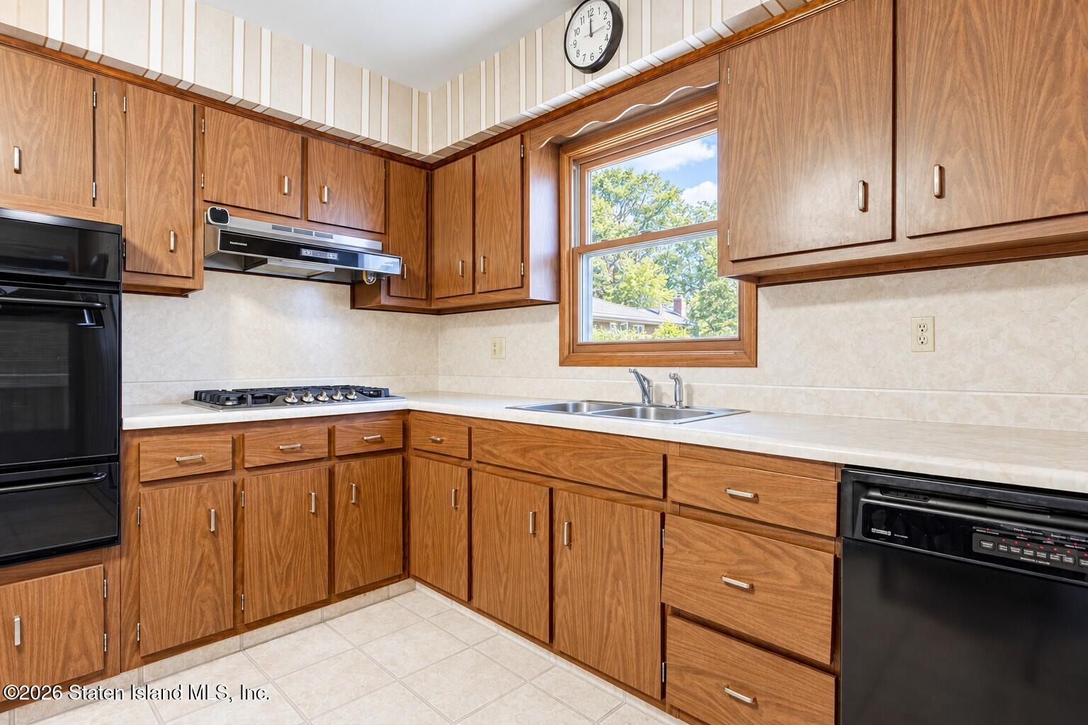 94 Cedar Avenue, Staten Island, NY, 10305 image 15