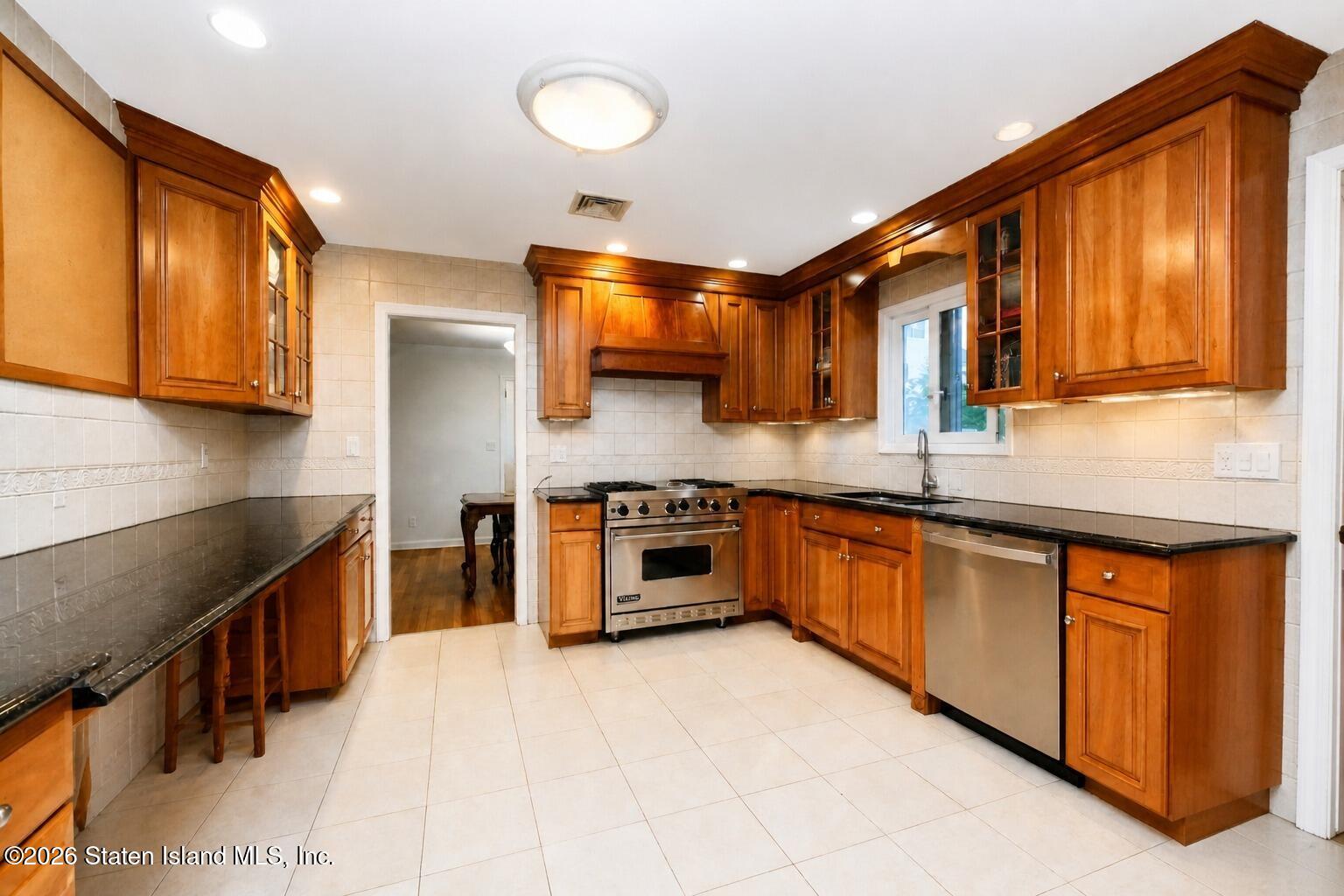 69 Elmhurst Avenue, Staten Island, NY, 10301 image 13