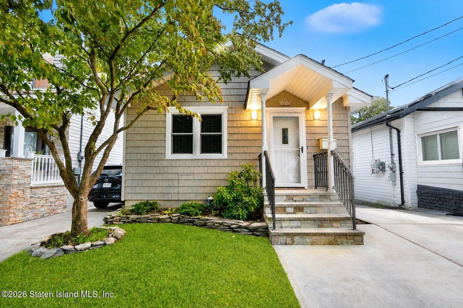 37 Sprague Avenue, Staten Island, NY, 10307